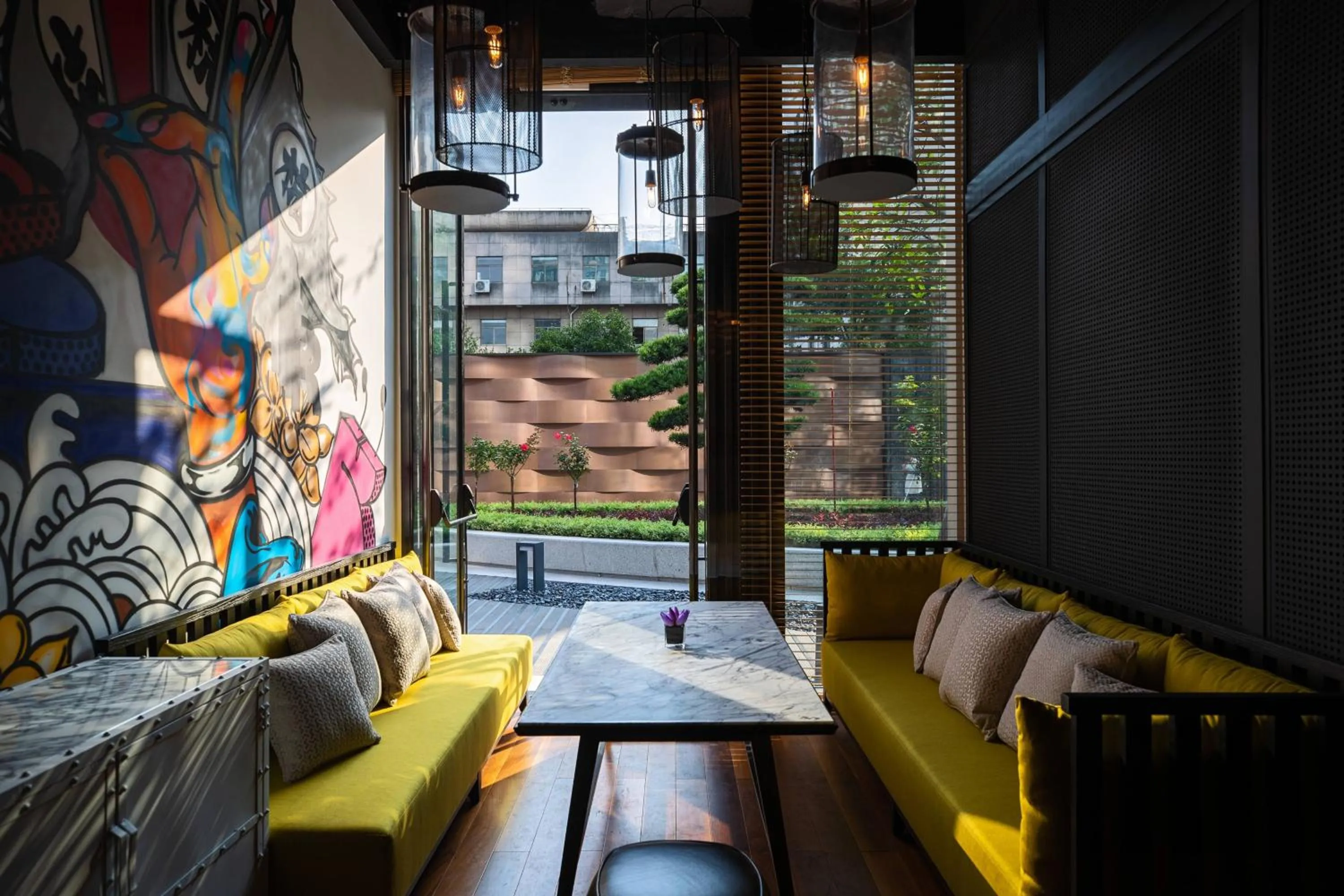 Lounge or bar in Renaissance Hangzhou Northeast