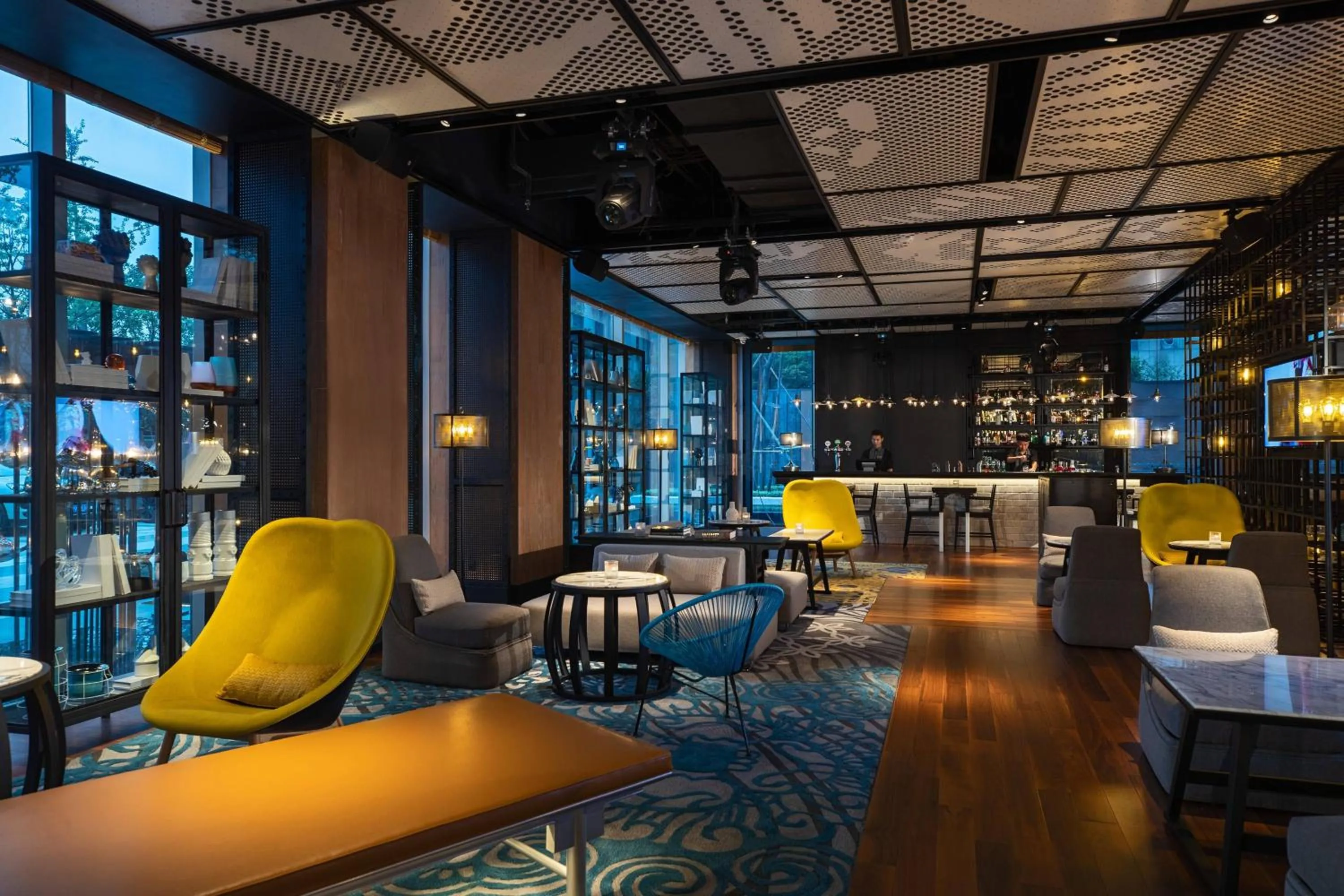 Lounge or bar in Renaissance Hangzhou Northeast