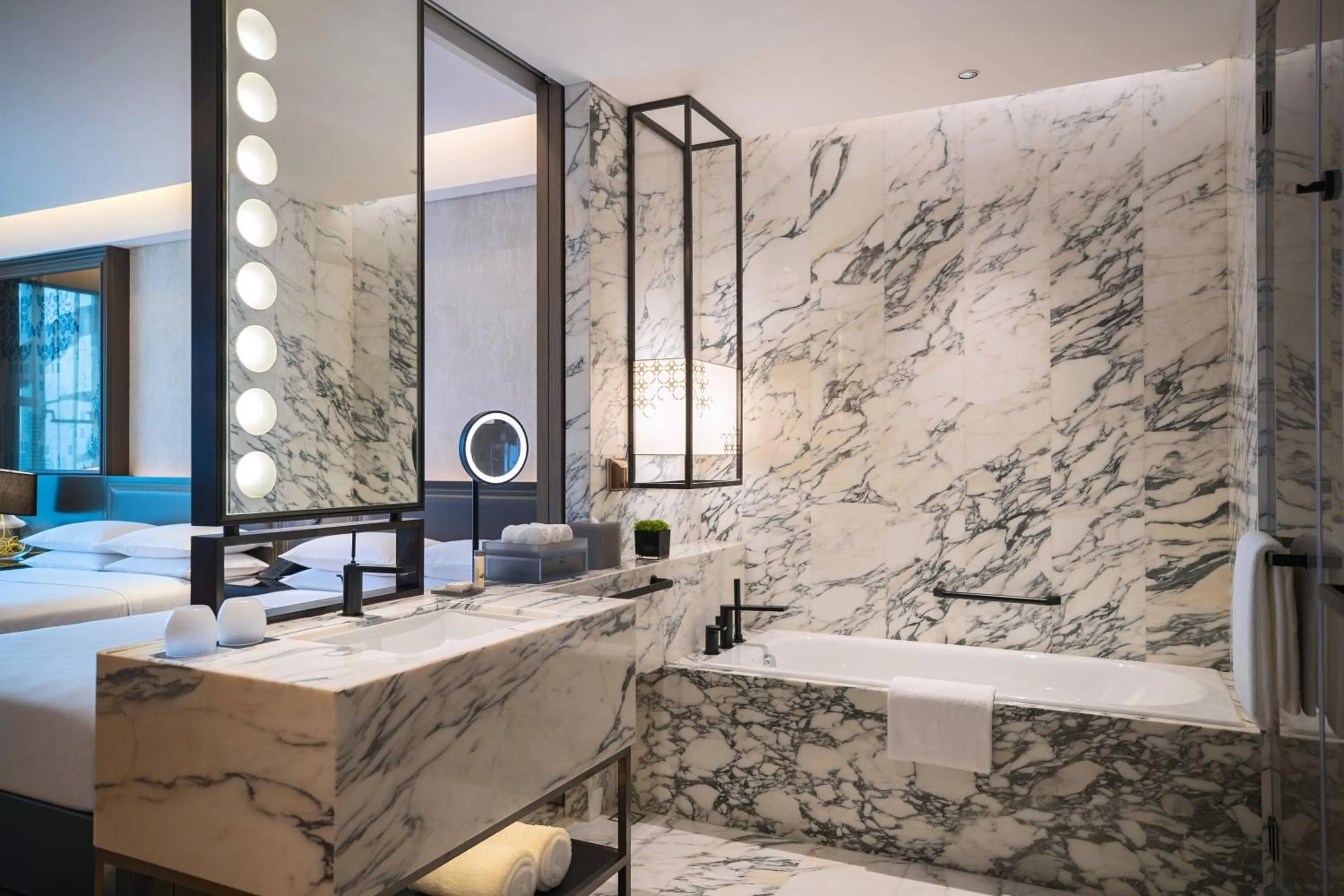 Bathroom, Bed in Renaissance Hangzhou Northeast