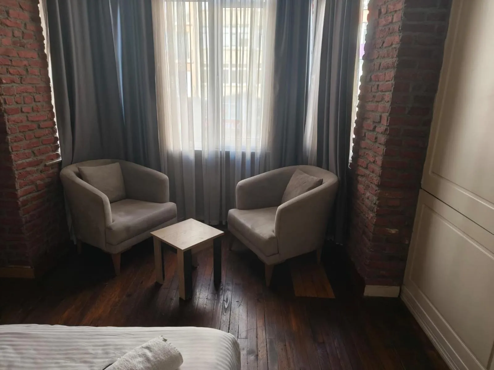 Seating area in Royal Garden Suite and Hotel