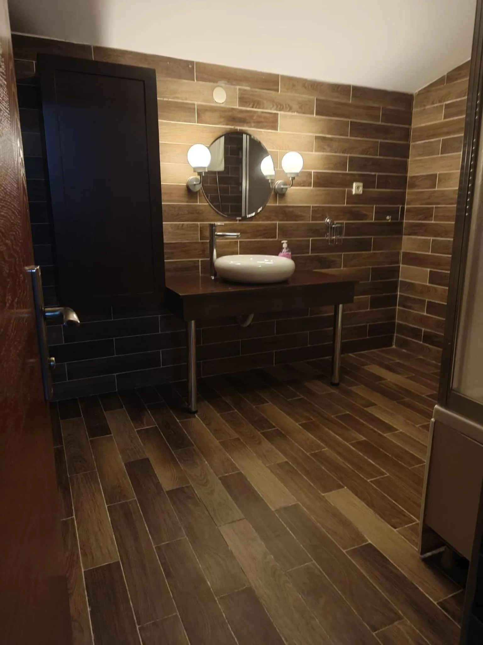 Bathroom in Royal Garden Suite and Hotel