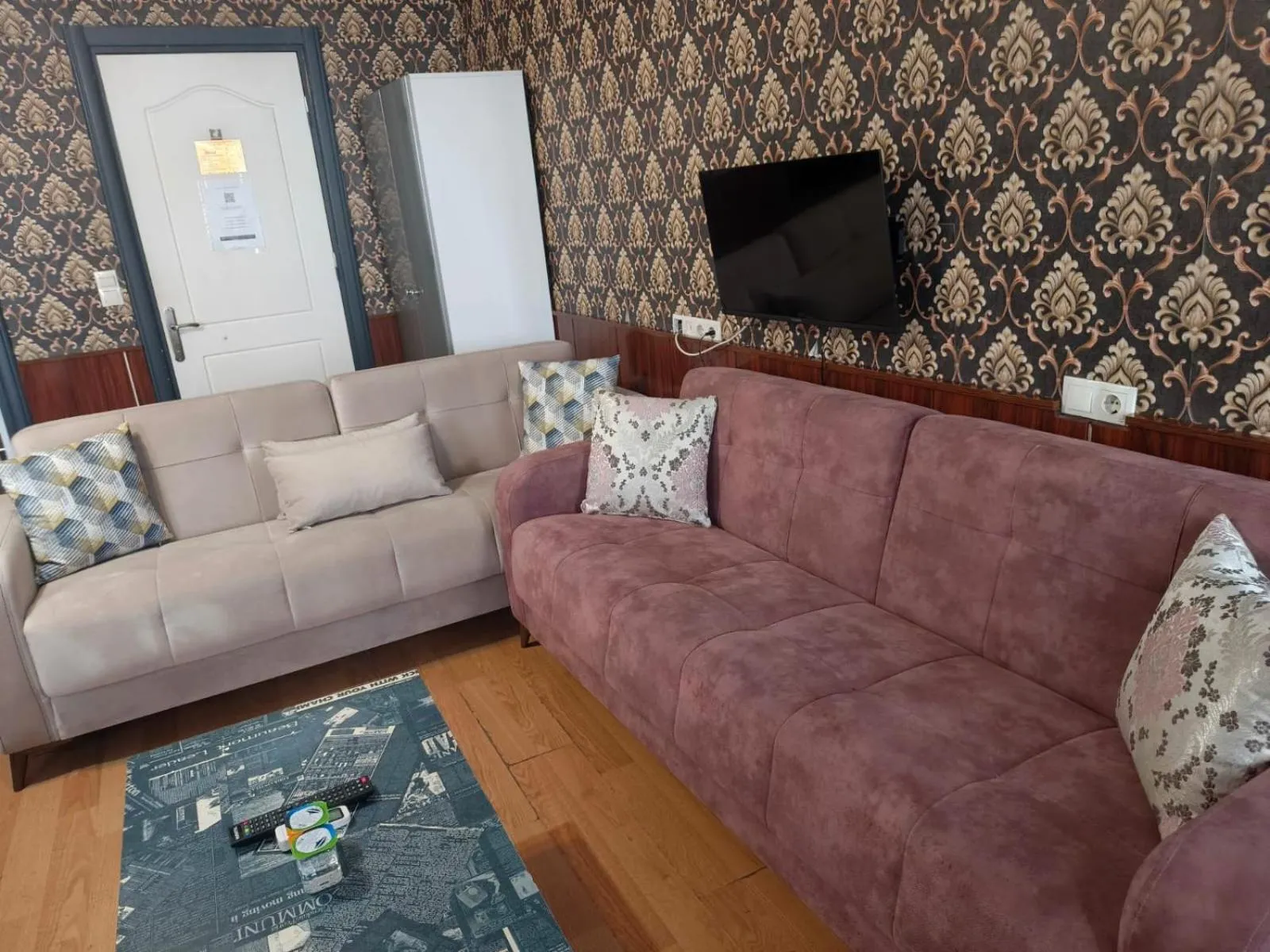 Seating area in Royal Garden Suite and Hotel