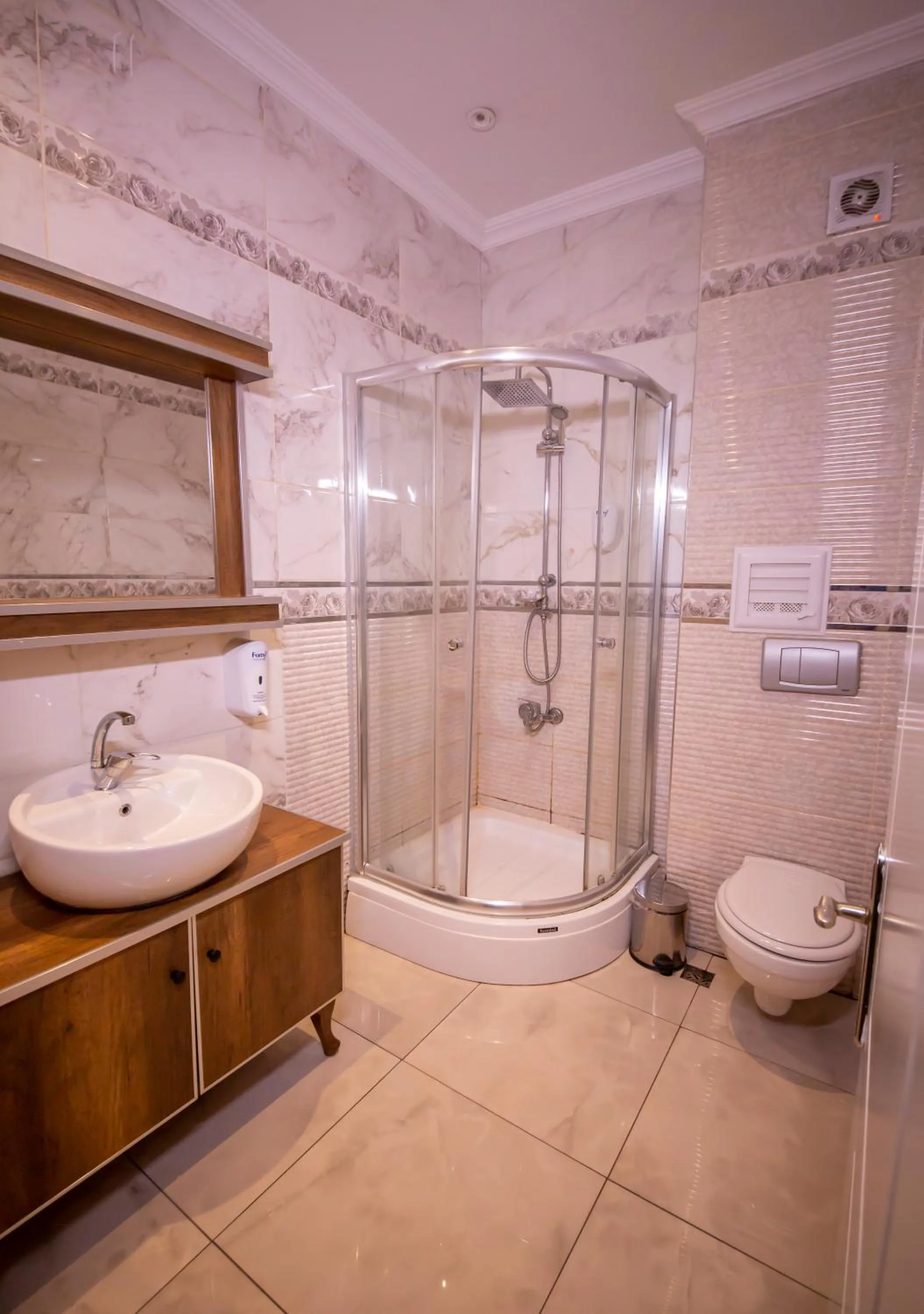 Bathroom in Royal Garden Suite and Hotel