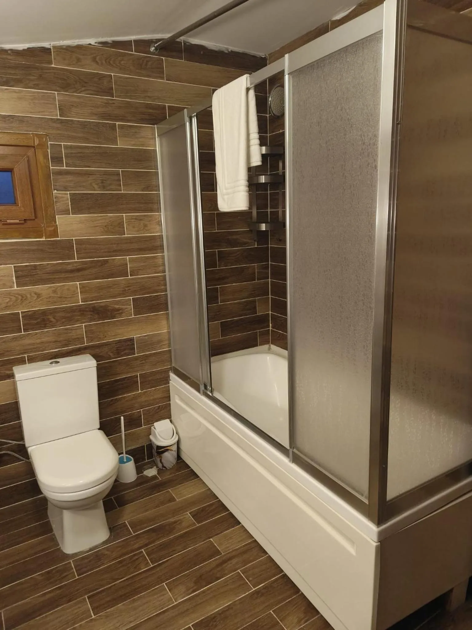 Shower in Royal Garden Suite and Hotel