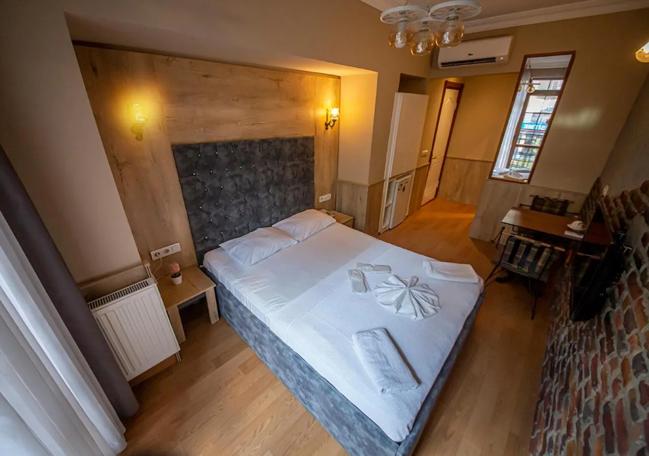 Bedroom, Bed in Royal Garden Suite and Hotel