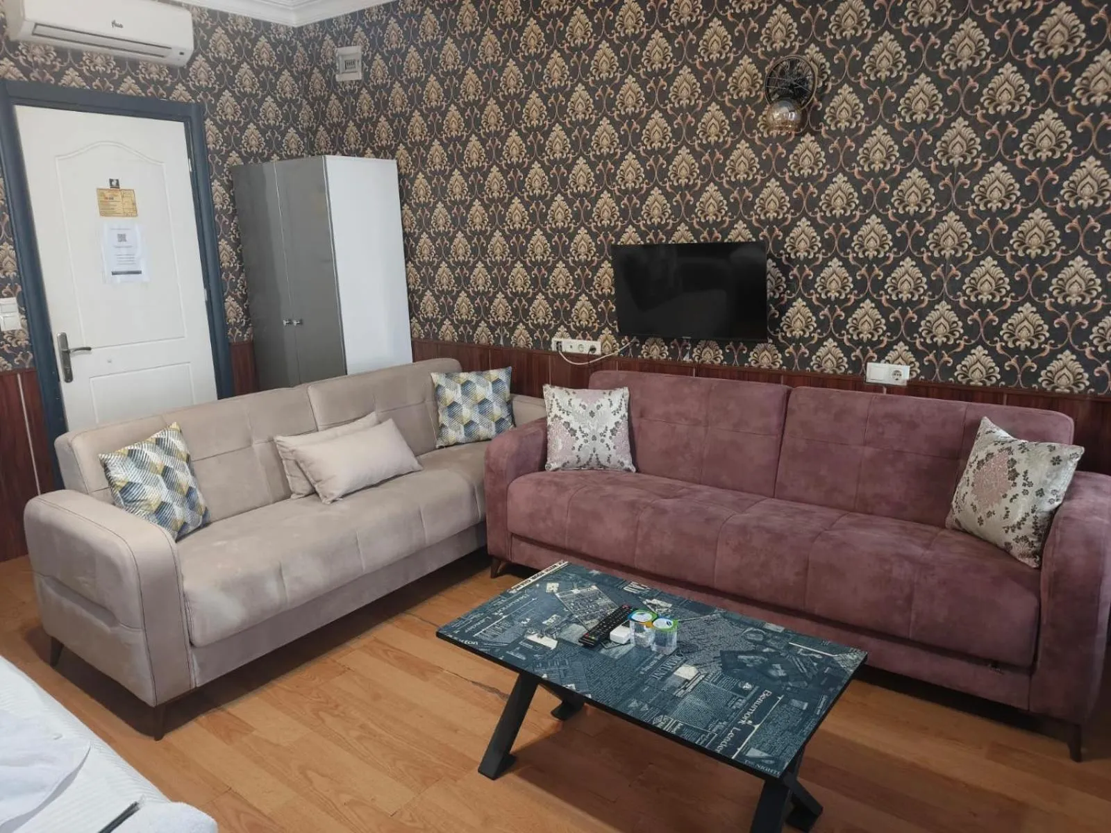 Seating area in Royal Garden Suite and Hotel