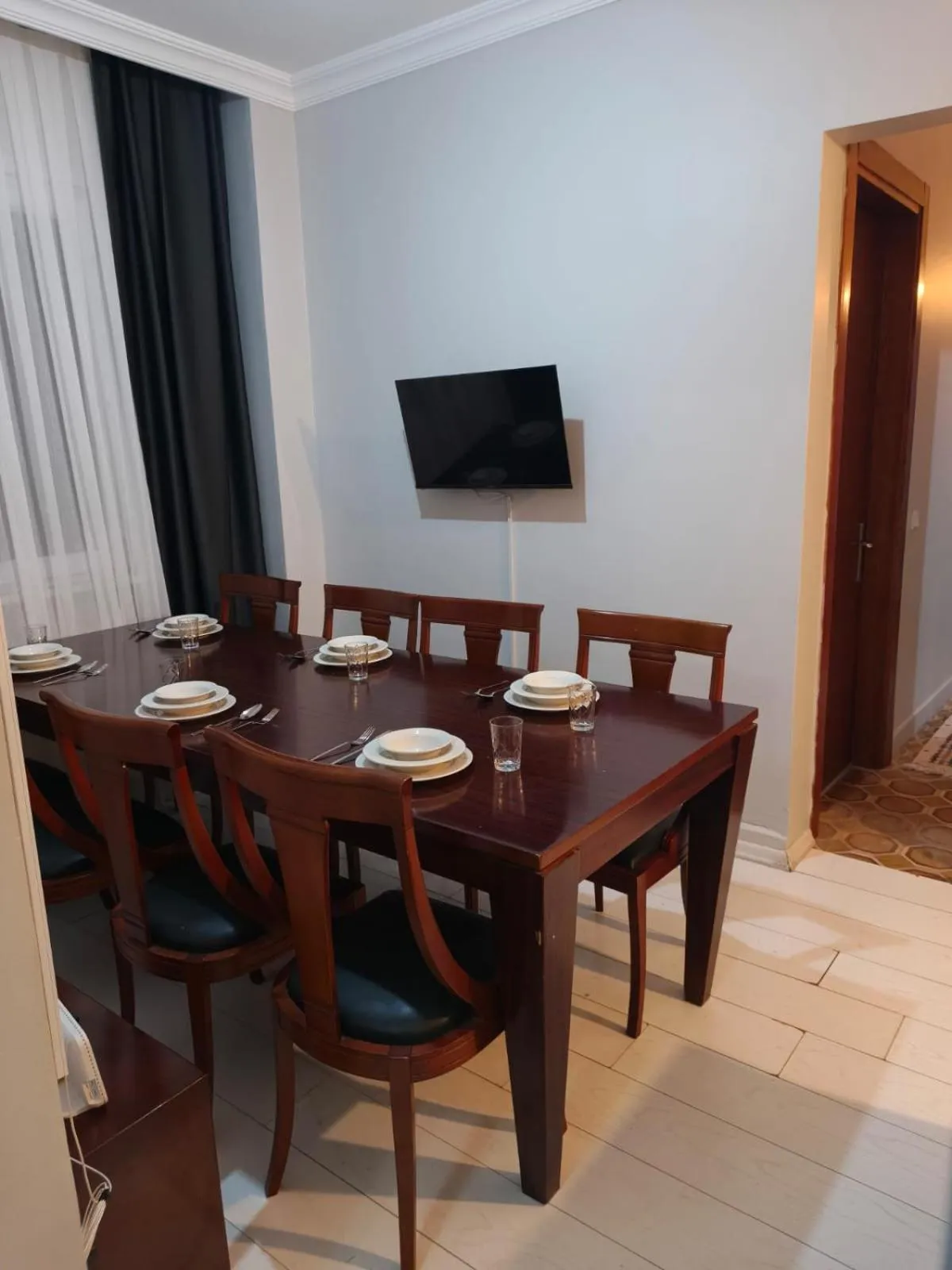 TV and multimedia in Royal Garden Suite and Hotel