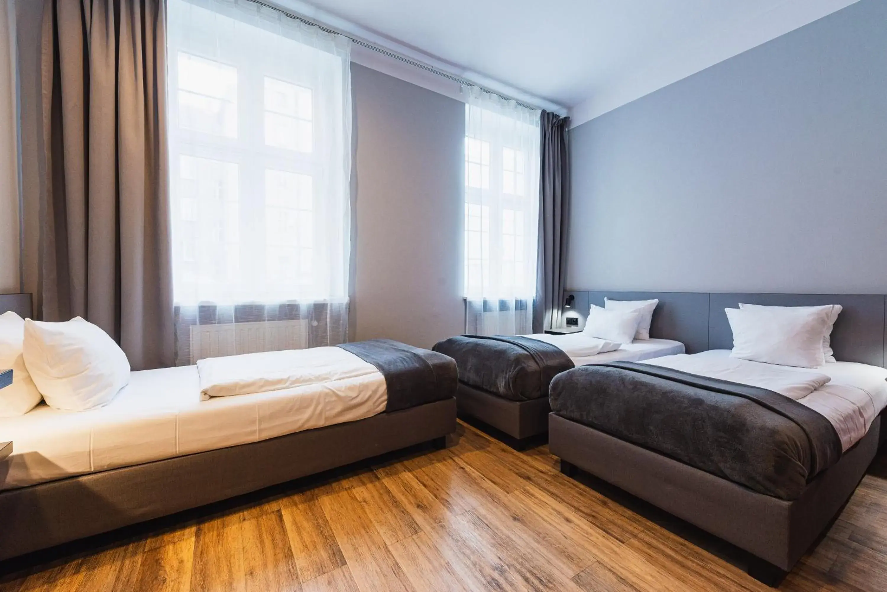 Triple Room with Bathroom in Wozna 11 Stare Miasto Triple Room with Bathroom in Wozna 11 Stare Miasto