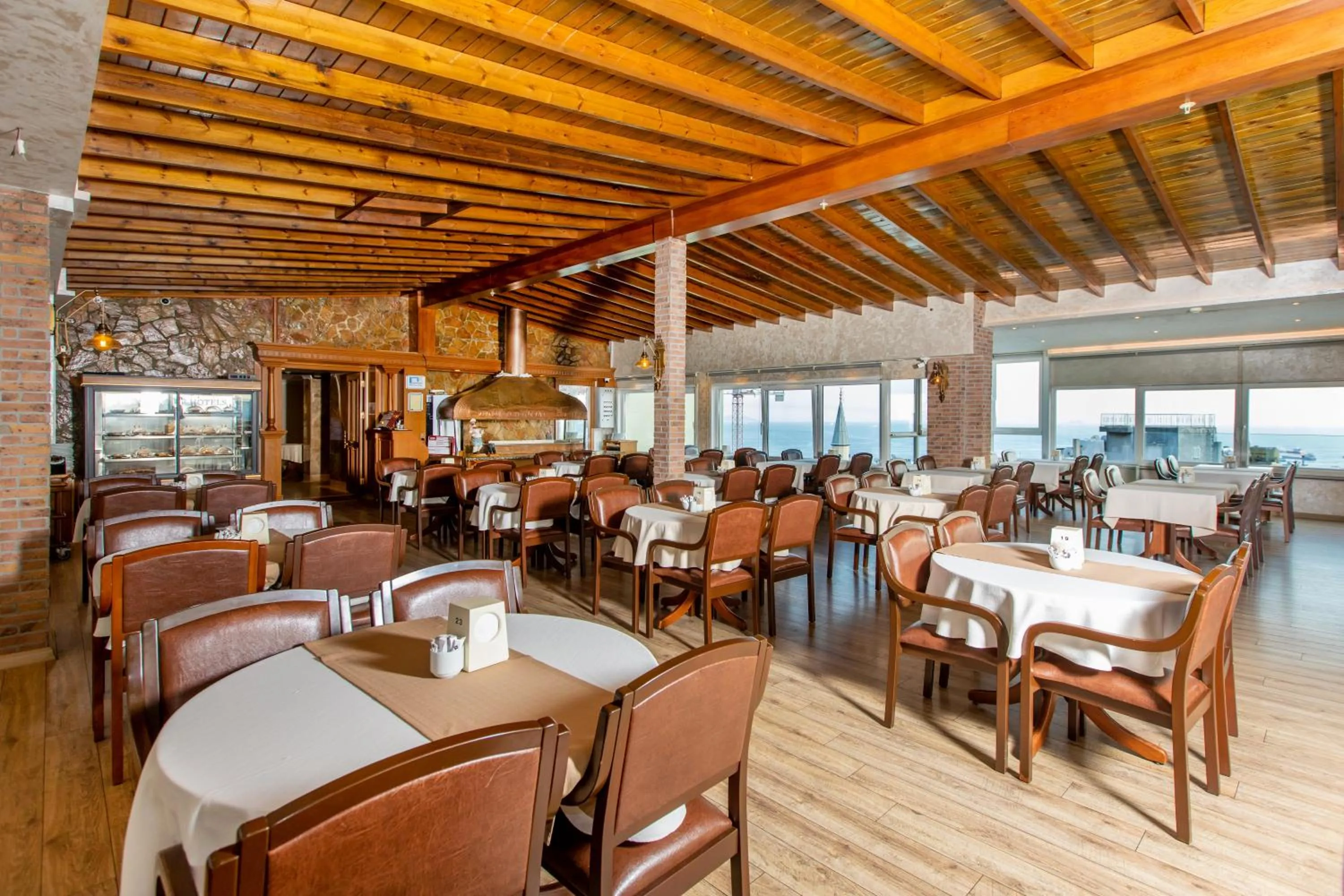 Restaurant/places to eat in Baron Hotel & Spa