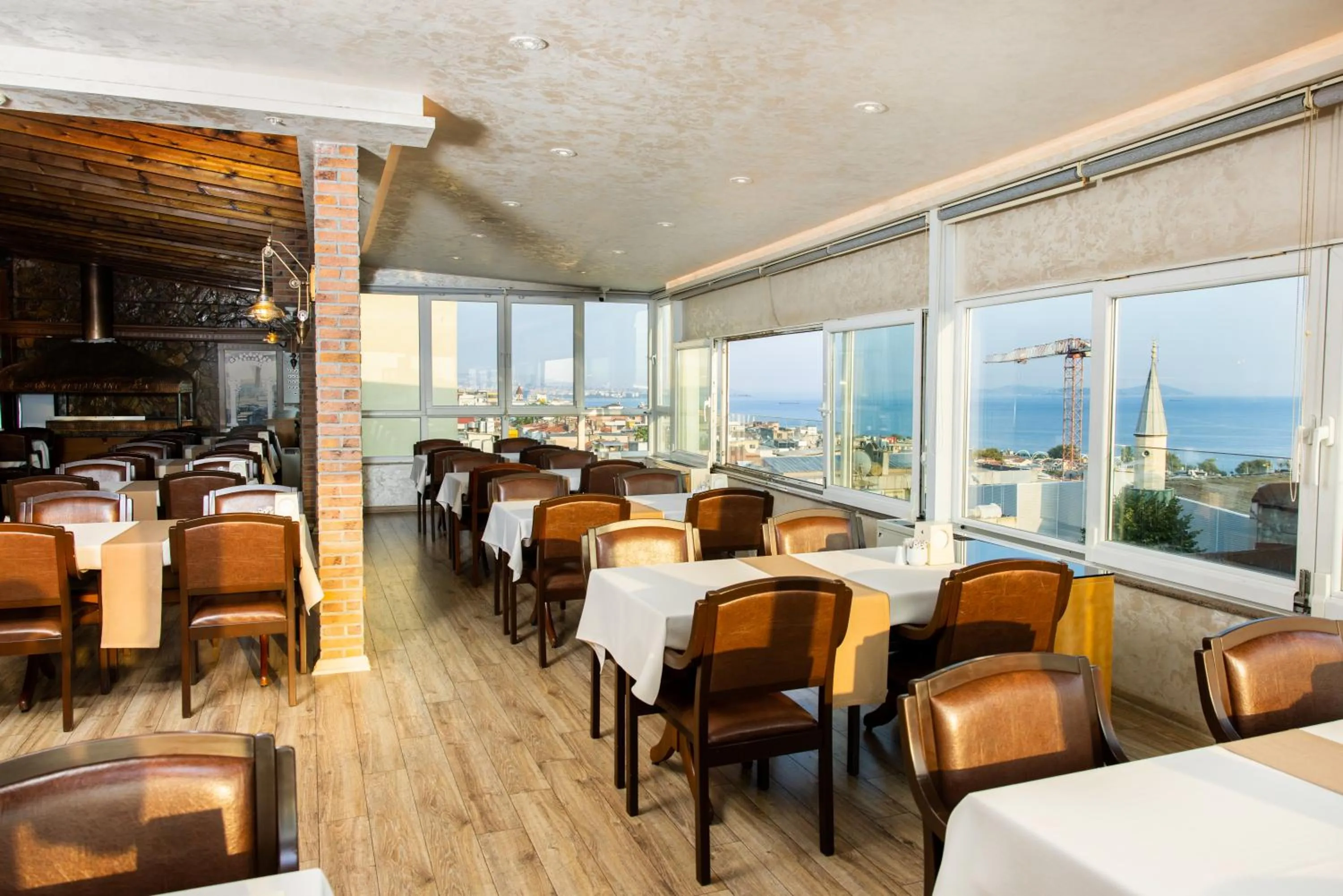 Restaurant/places to eat in Baron Hotel & Spa