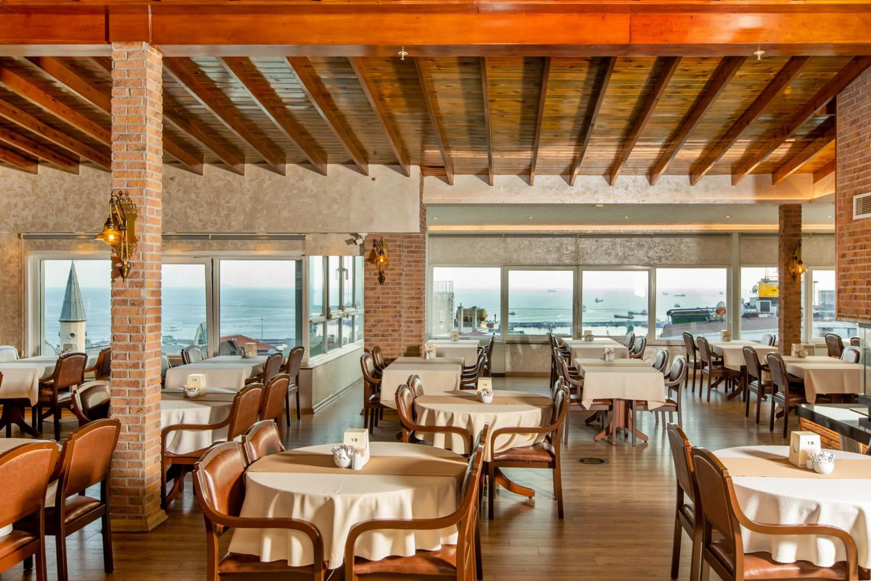 Restaurant/places to eat in Baron Hotel & Spa