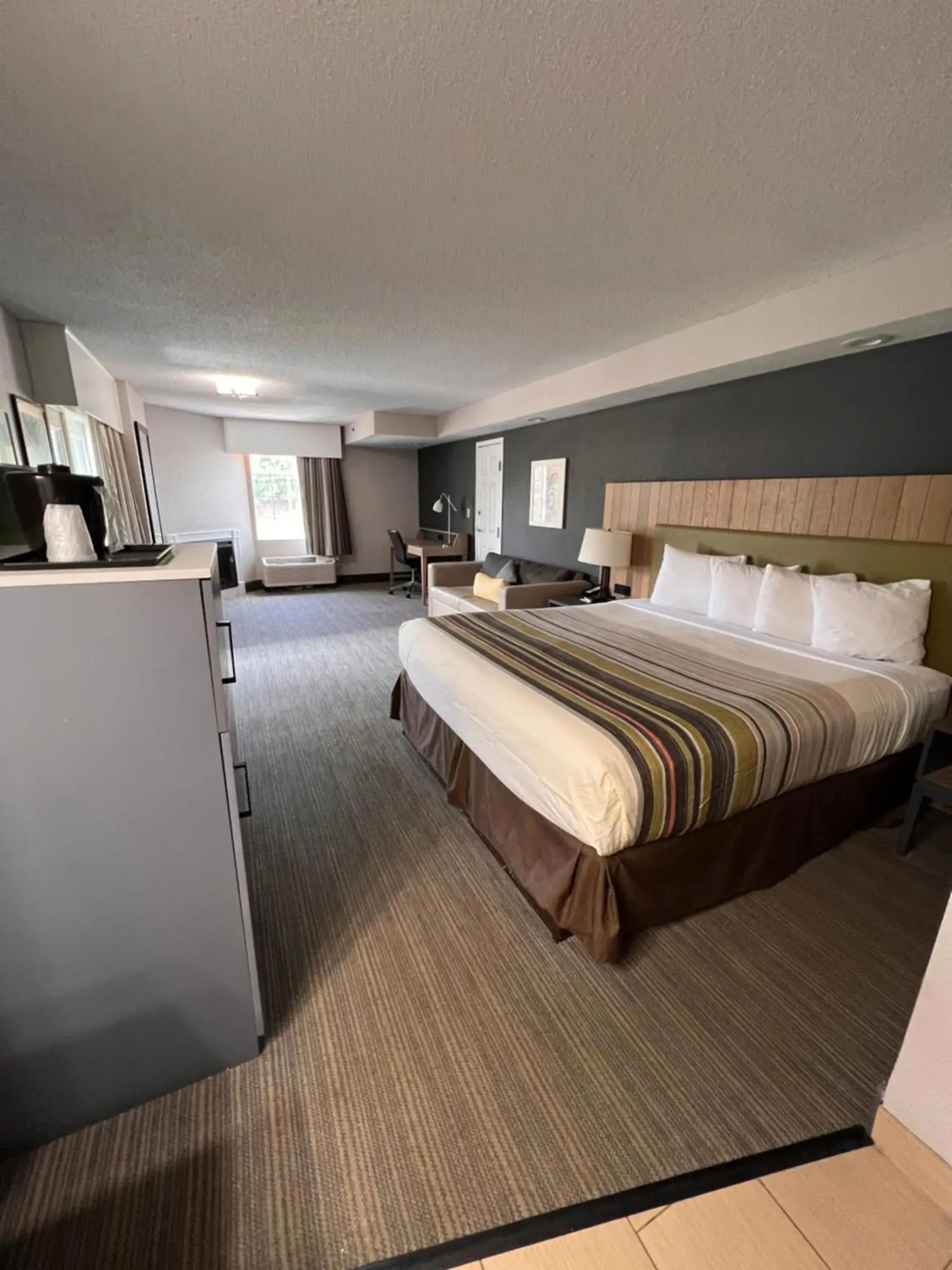 Premium King Room with Balcony and River View - Non-Smoking in Country Inn & Suites by Radisson, Pigeon Forge South, TN Premium King Room with Balcony and River View - Non-Smoking in Country Inn & Suites by Radisson, Pigeon Forge South, TN