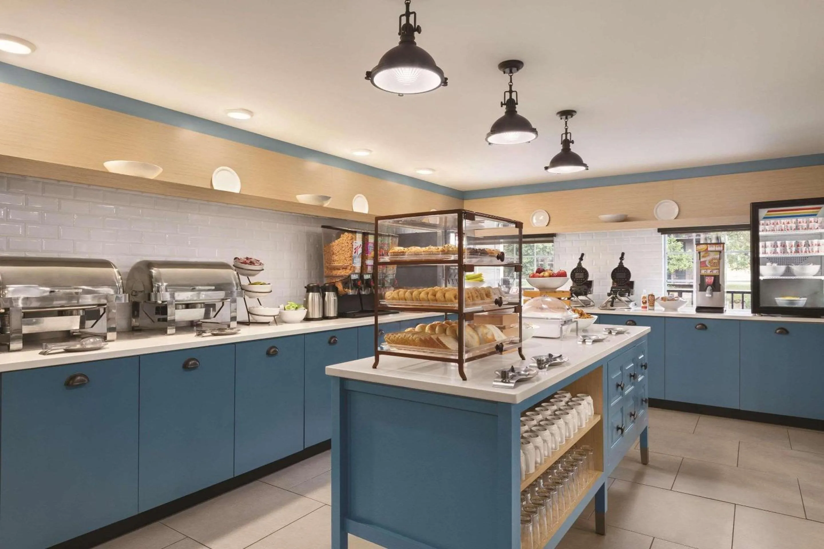 Breakfast in Country Inn & Suites by Radisson, Pigeon Forge South, TN