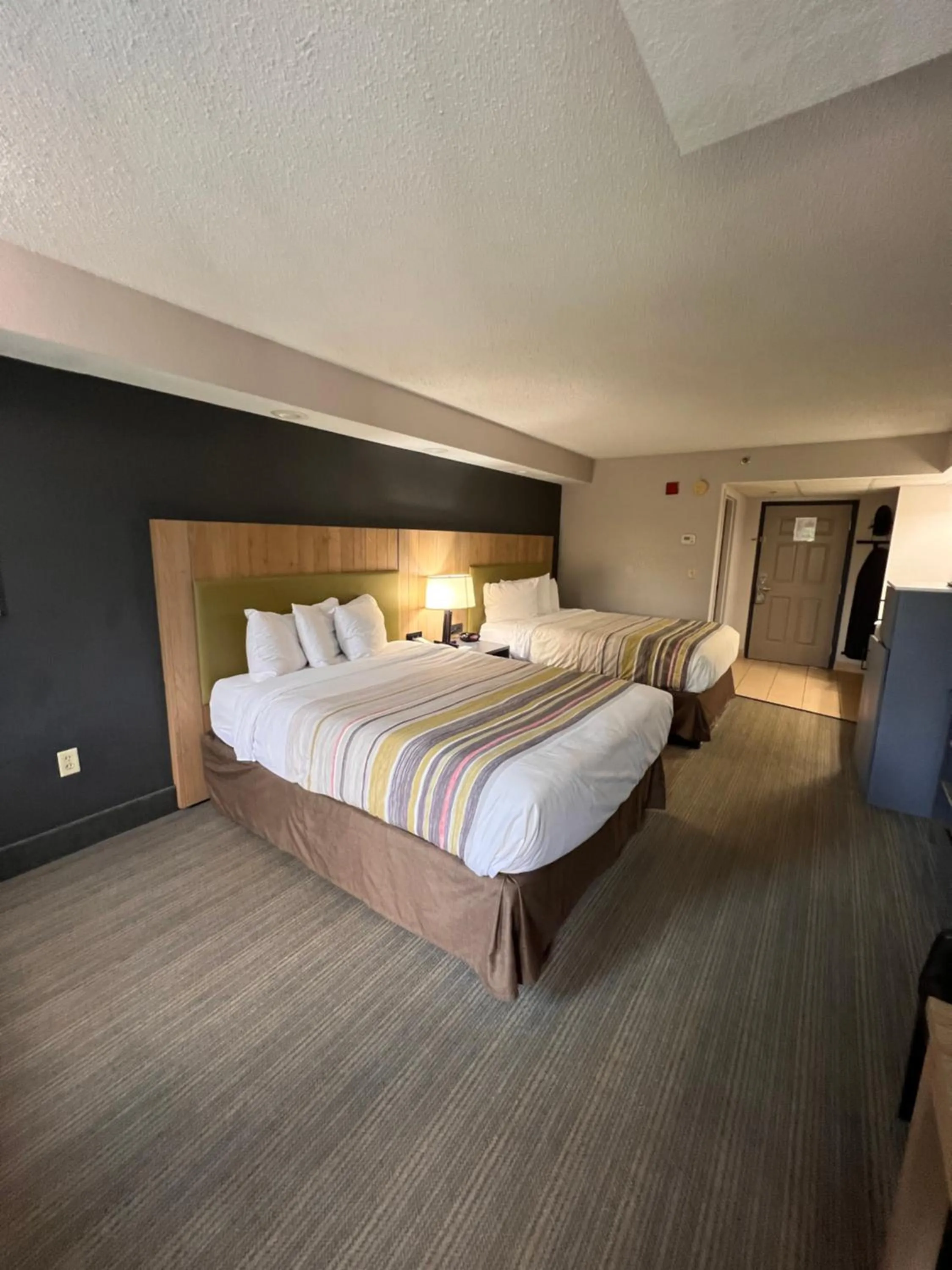 Bedroom, Bed in Country Inn & Suites by Radisson, Pigeon Forge South, TN