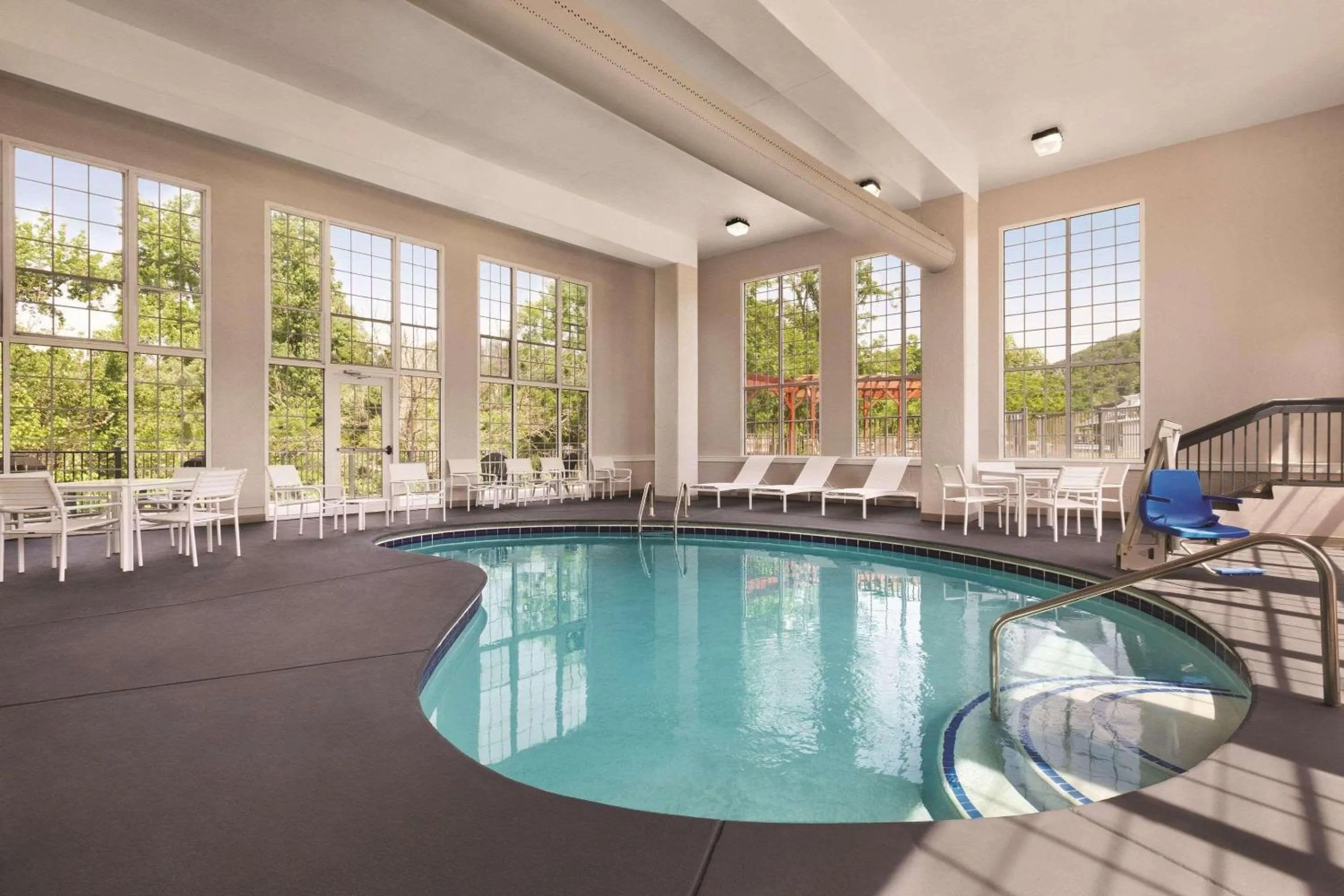 Swimming pool in Country Inn & Suites by Radisson, Pigeon Forge South, TN