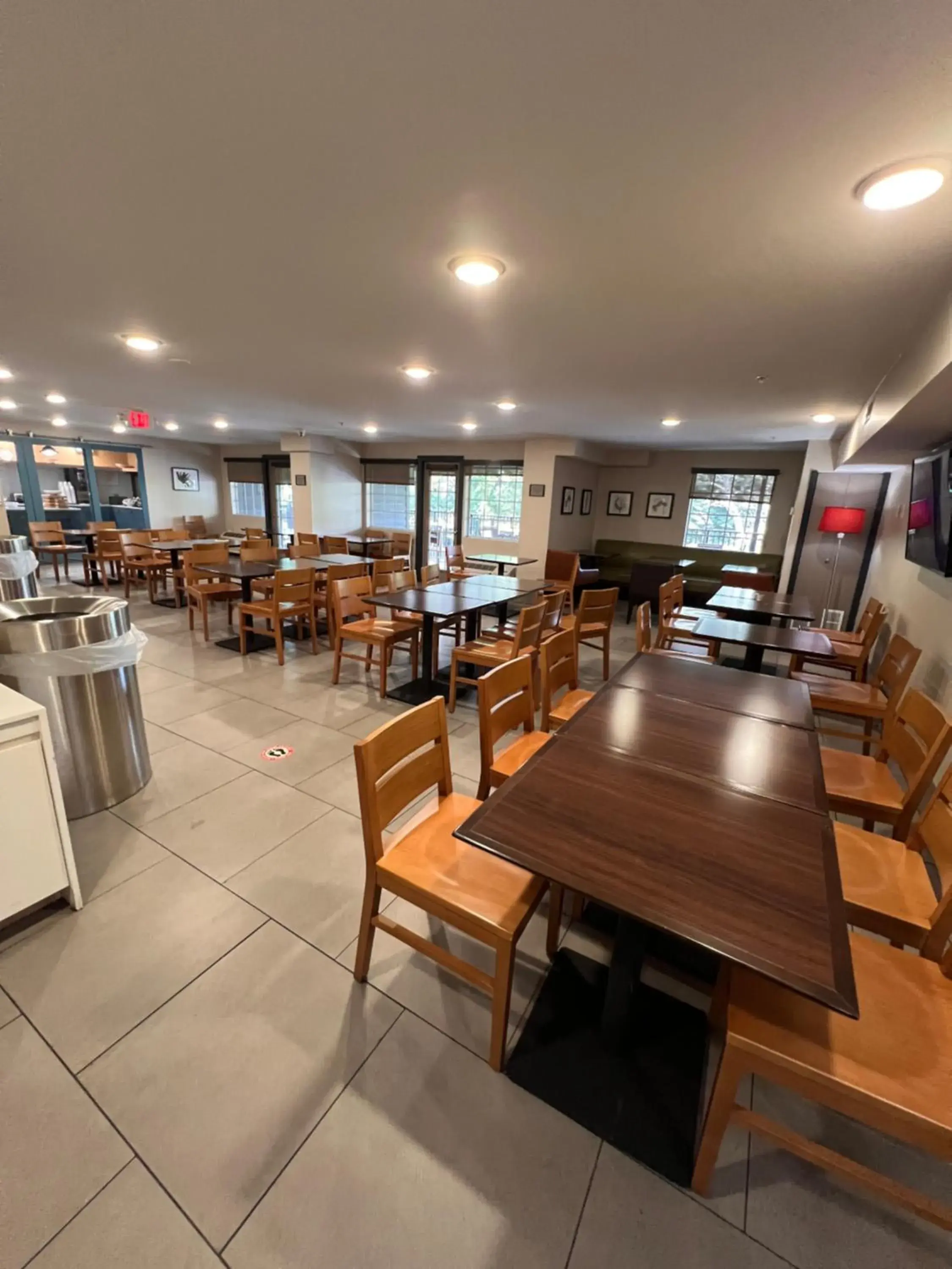 Breakfast in Country Inn & Suites by Radisson, Pigeon Forge South, TN Breakfast in Country Inn & Suites by Radisson, Pigeon Forge South, TN