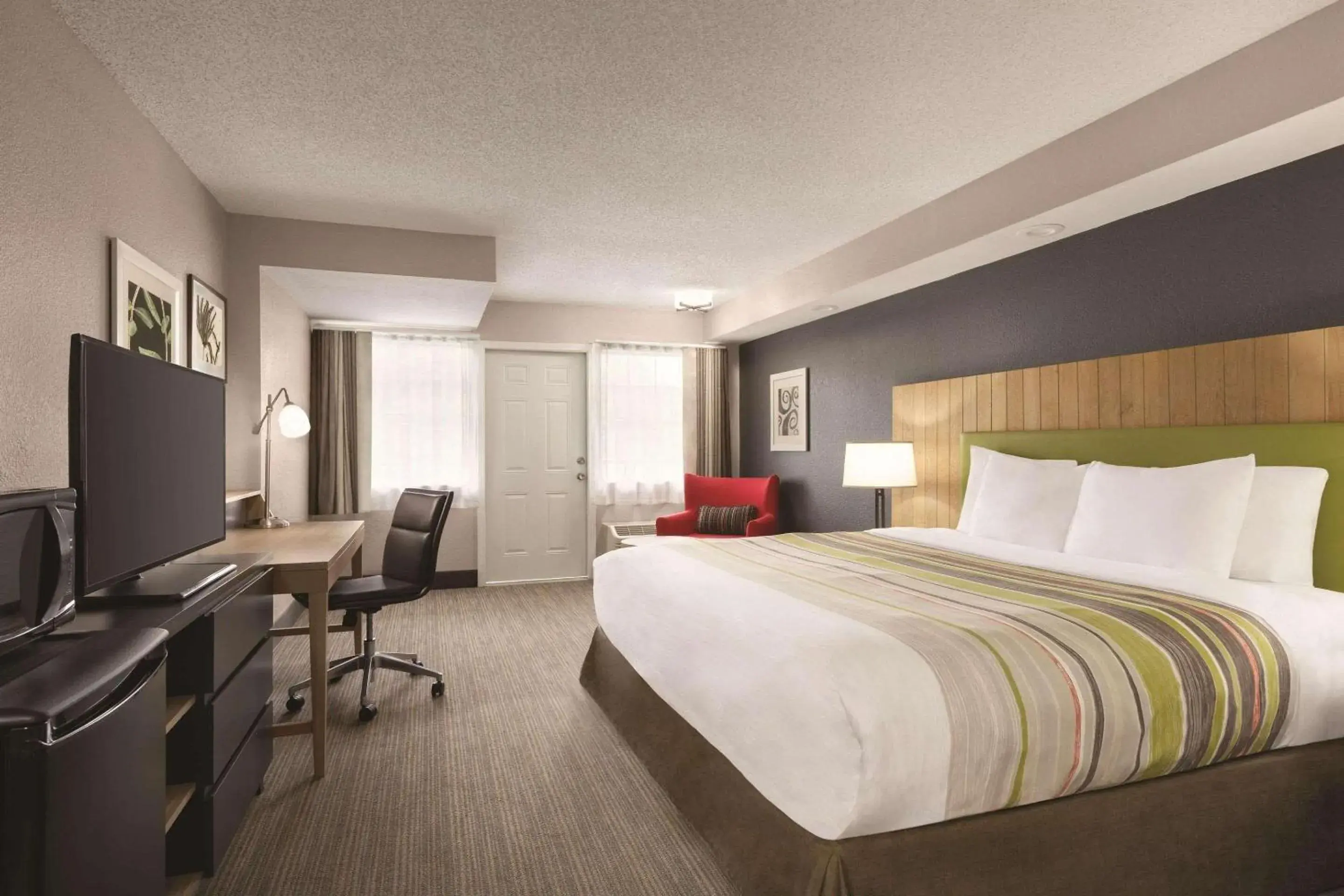 Premium King Room with Balcony - Non-Smoking in Country Inn & Suites by Radisson, Pigeon Forge South, TN Premium King Room with Balcony - Non-Smoking in Country Inn & Suites by Radisson, Pigeon Forge South, TN