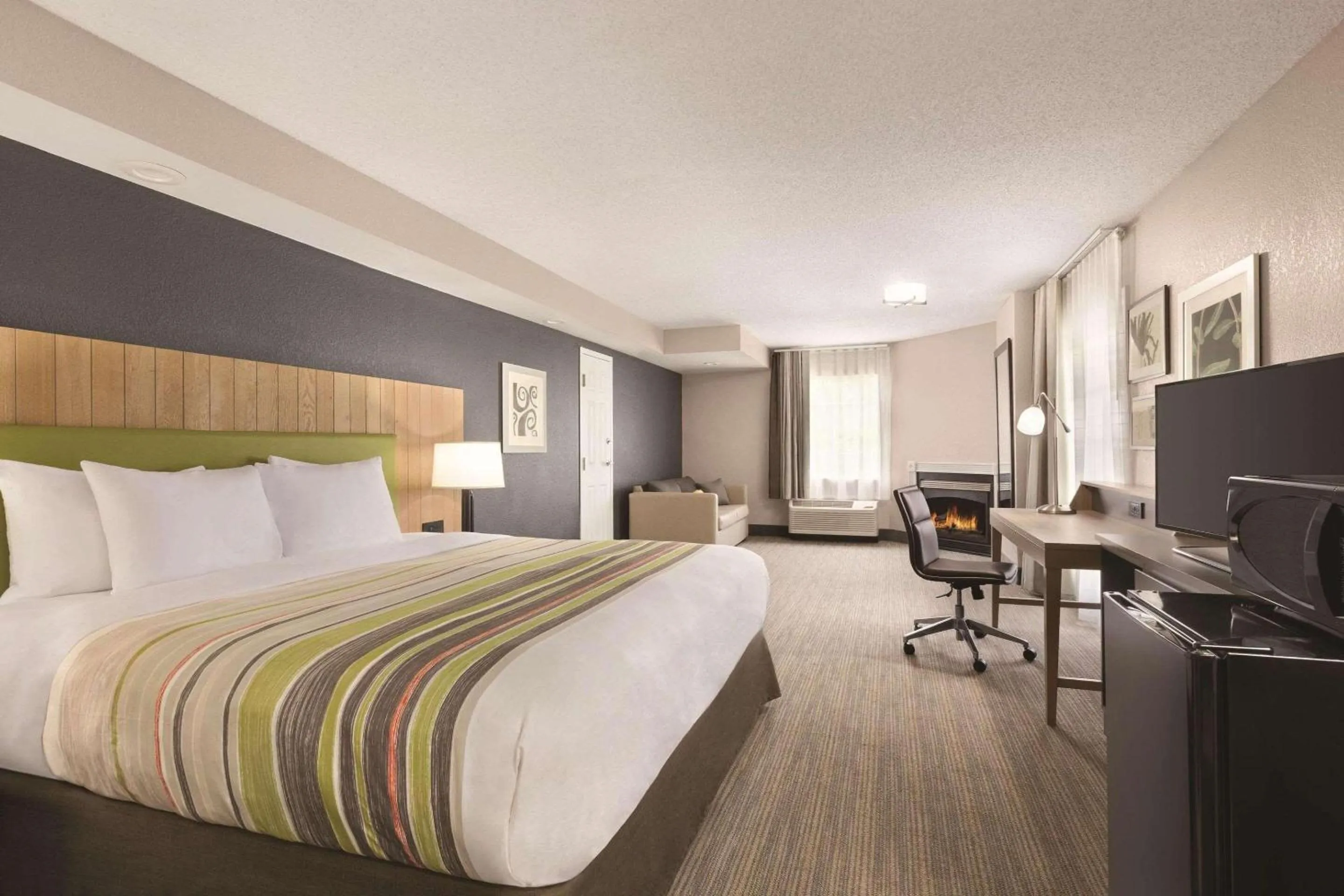 Bedroom, Bed in Country Inn & Suites by Radisson, Pigeon Forge South, TN