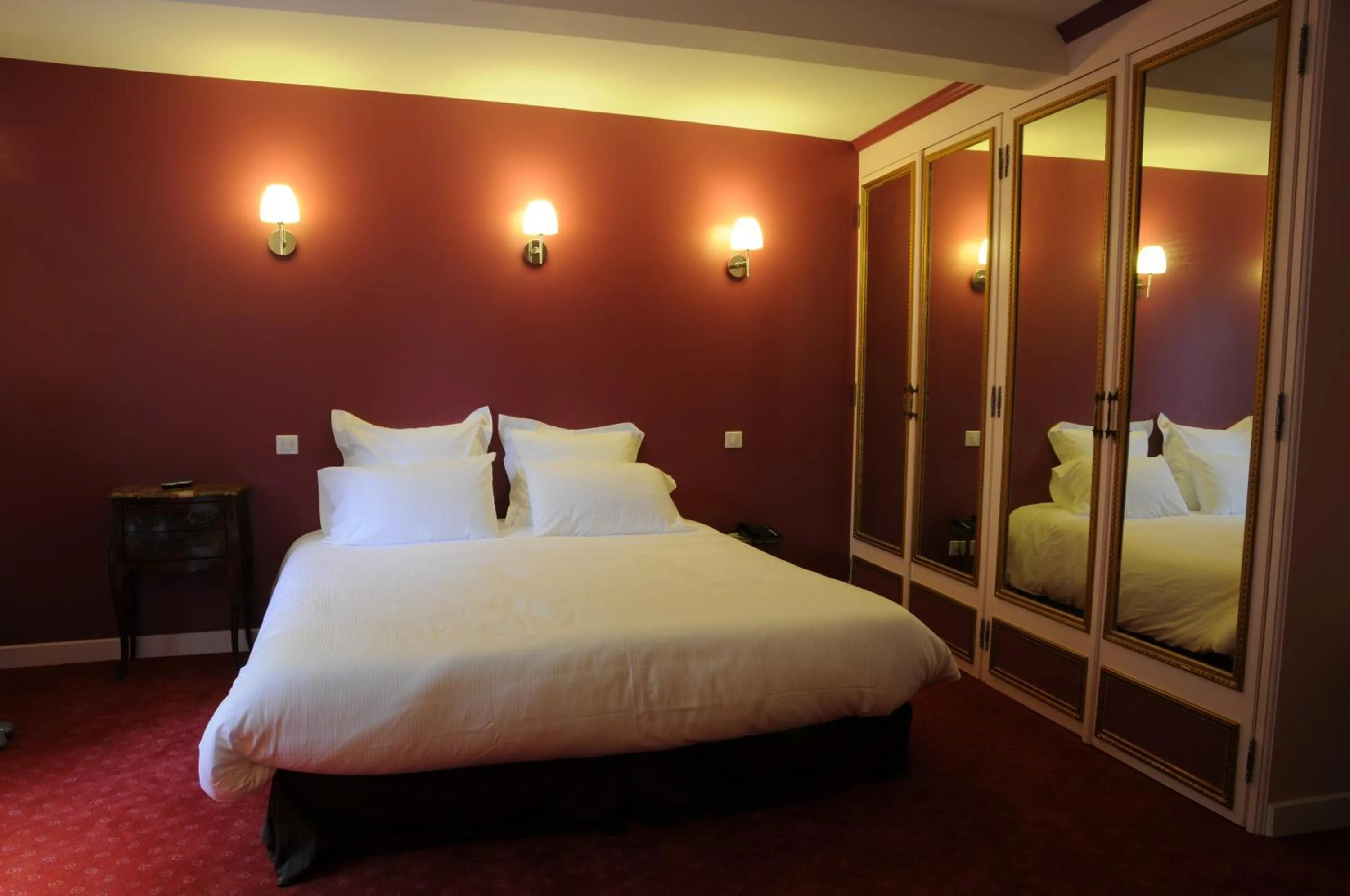 Photo of the whole room, Bed in Demeures & Châteaux La Belle Meuniere