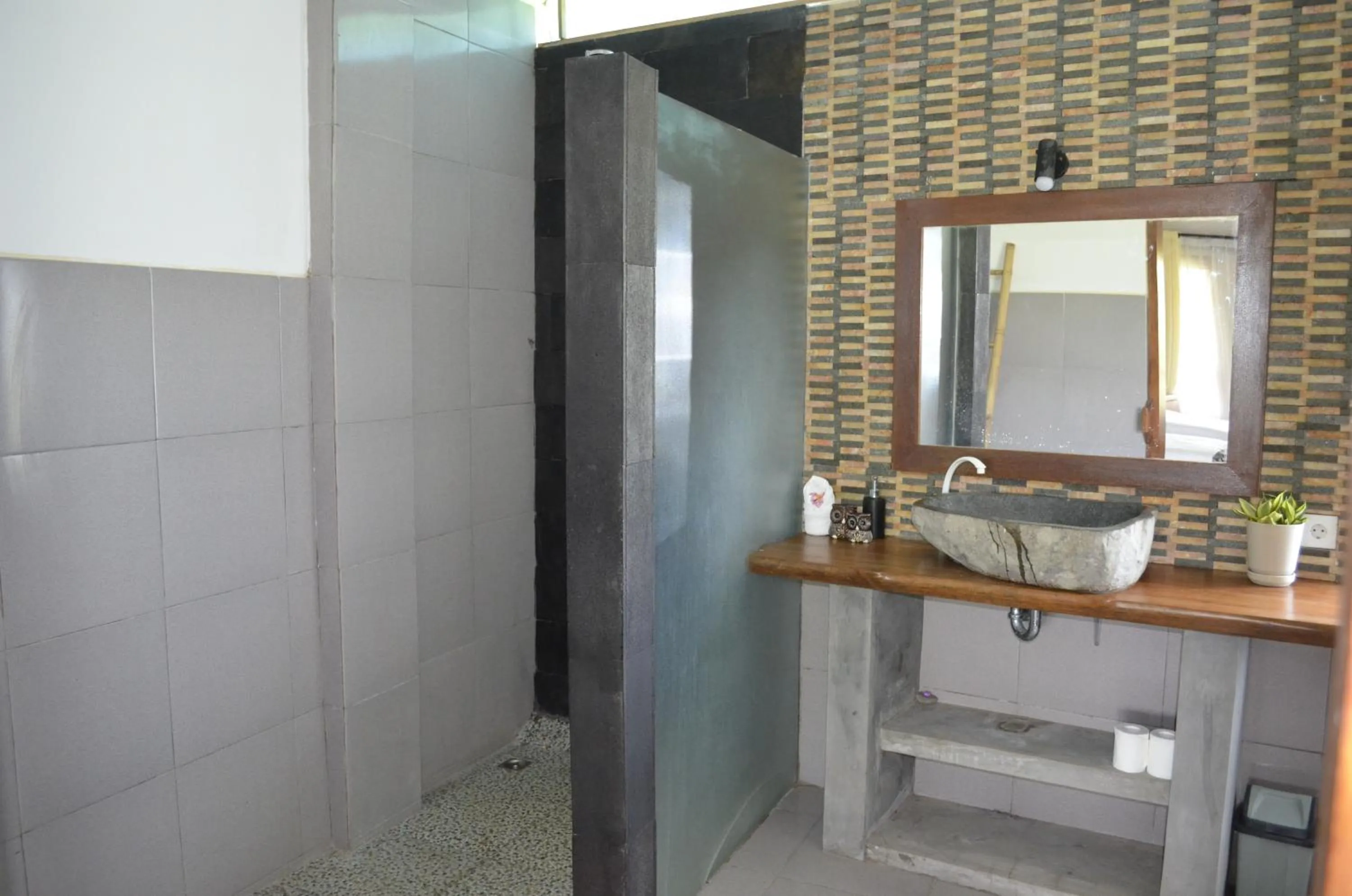 Shower in West Break Bali - Medewi