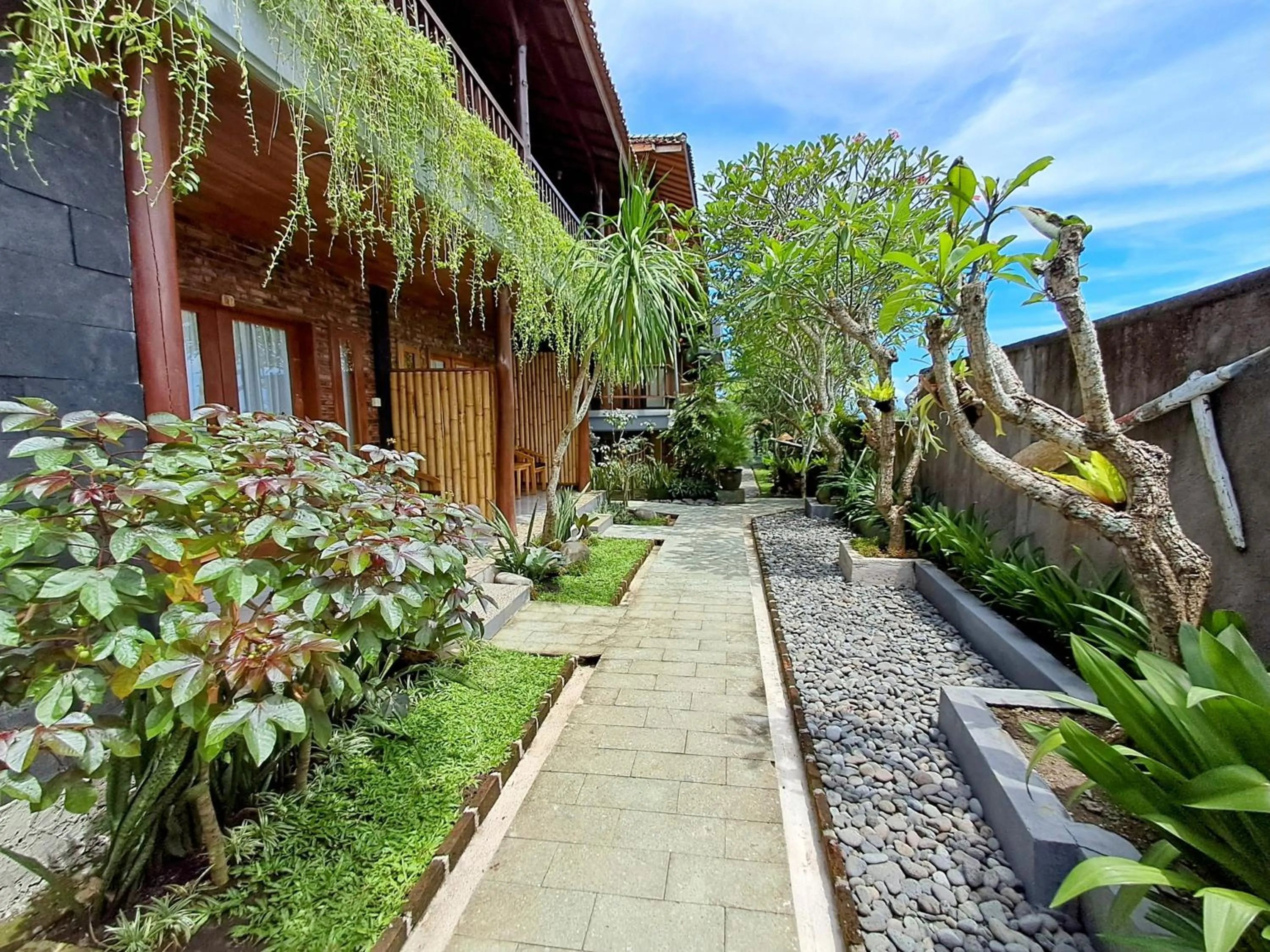 Garden in West Break Bali - Medewi