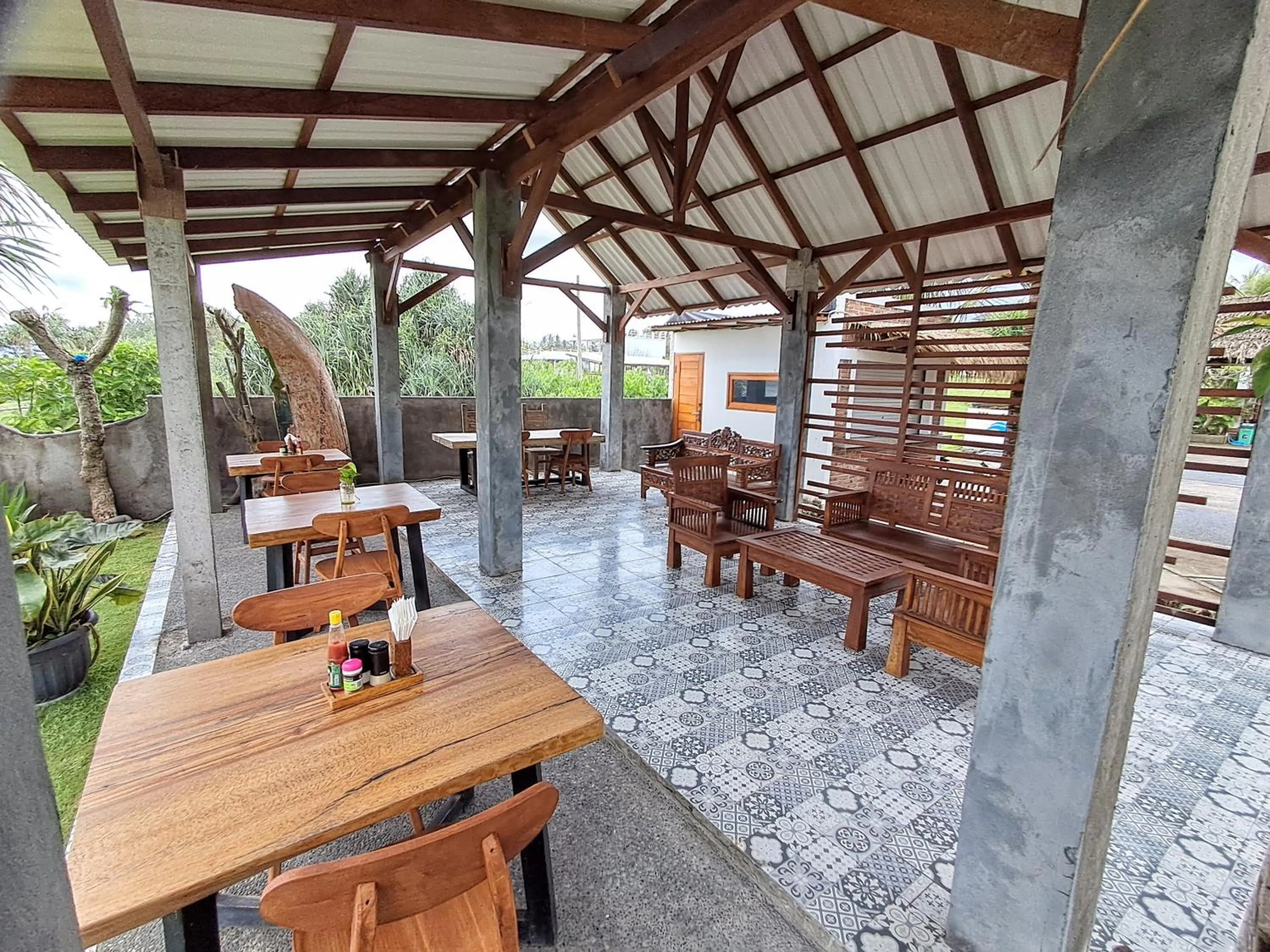 Garden view in West Break Bali - Medewi