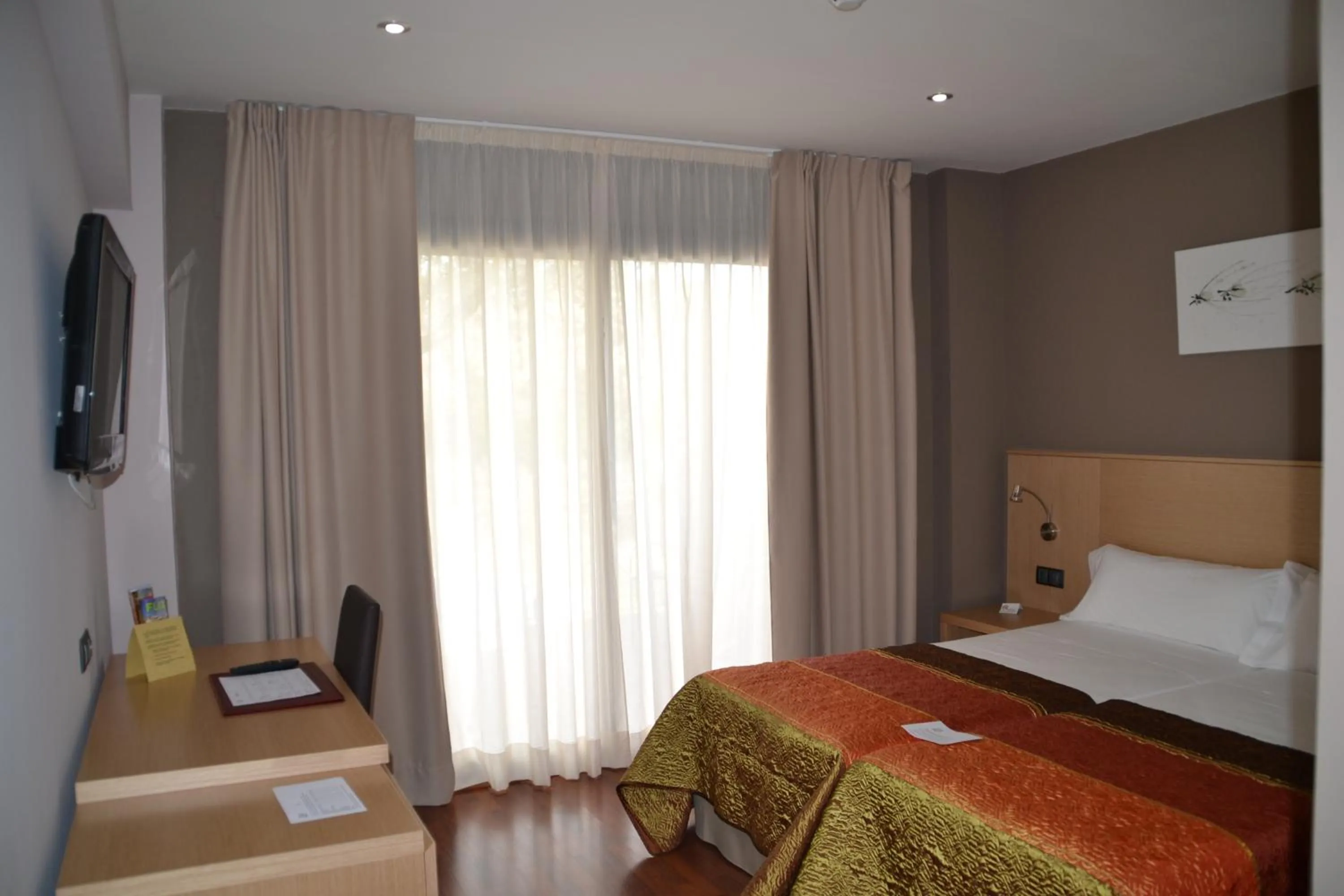 Photo of the whole room, Bed in Hotel Vilar Riu de Baix