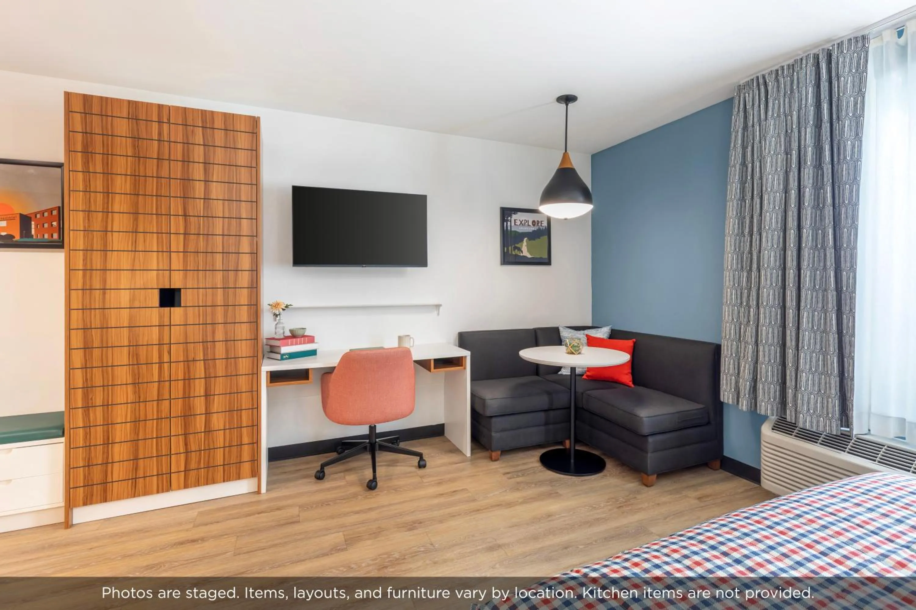 Bed in Uptown Suites Extended Stay Miami FL – Homestead