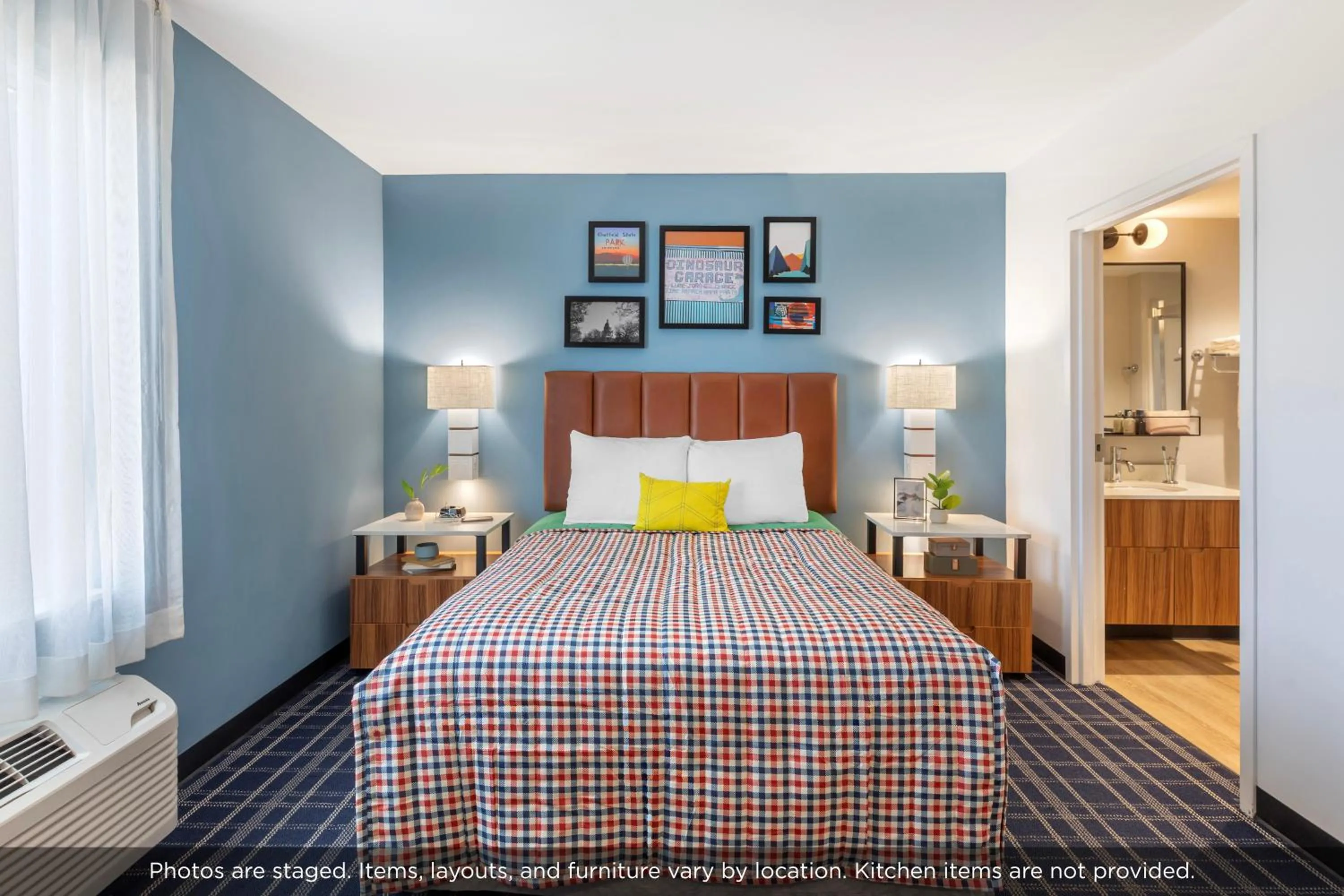 Bed in Uptown Suites Extended Stay Miami FL – Homestead