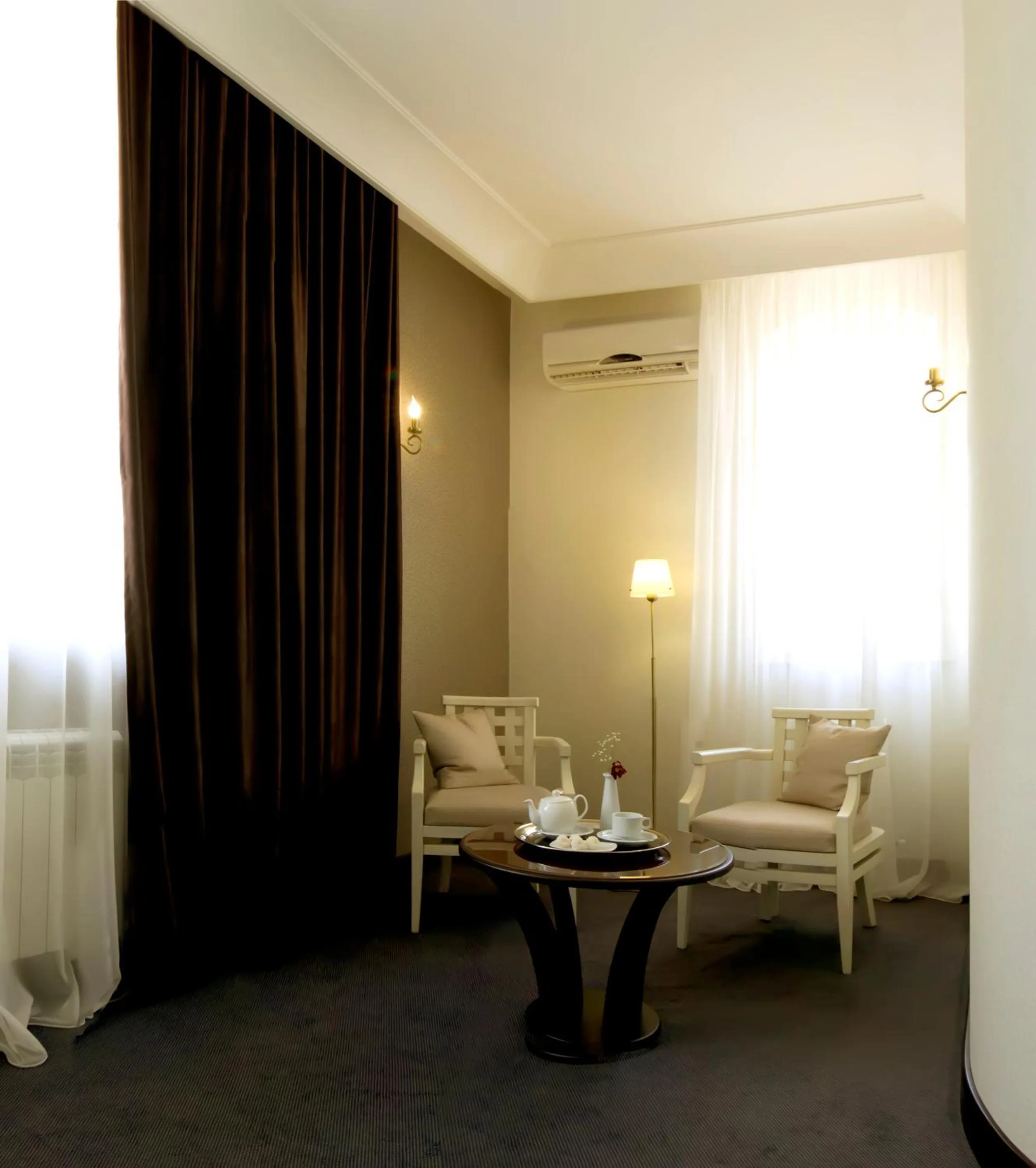 Seating area in Villa Rossa Hotel