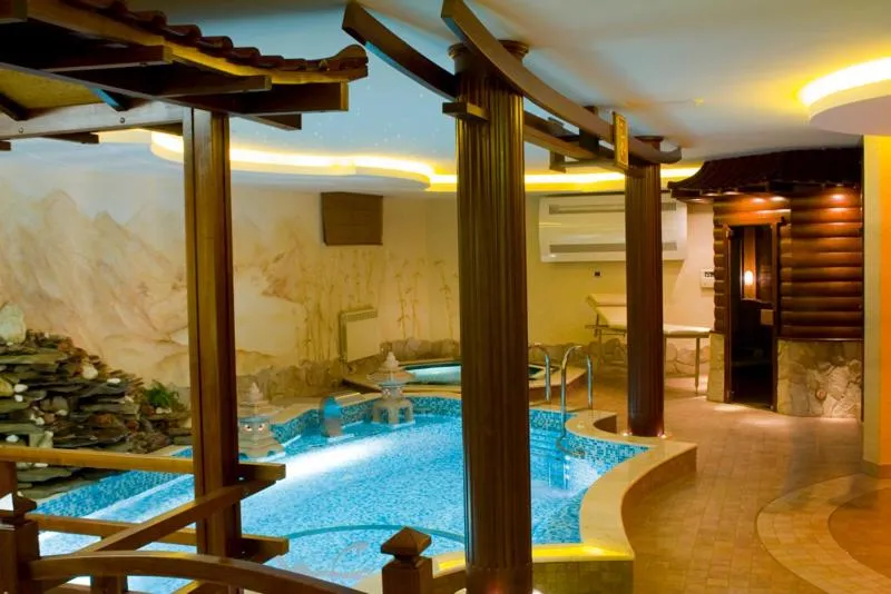Swimming pool in Villa Rossa Hotel