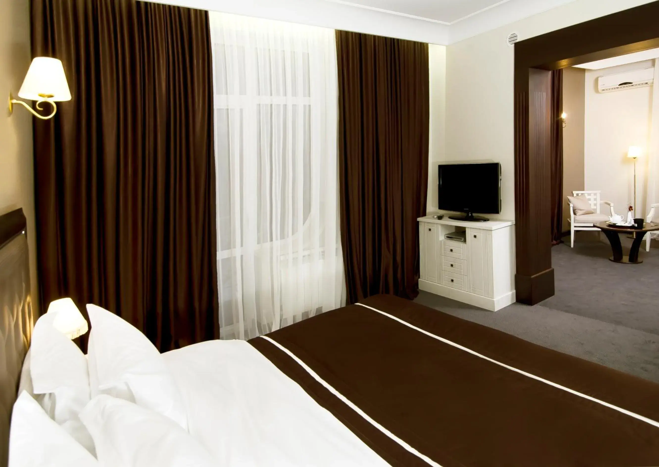 Bed in Villa Rossa Hotel Bed in Villa Rossa Hotel