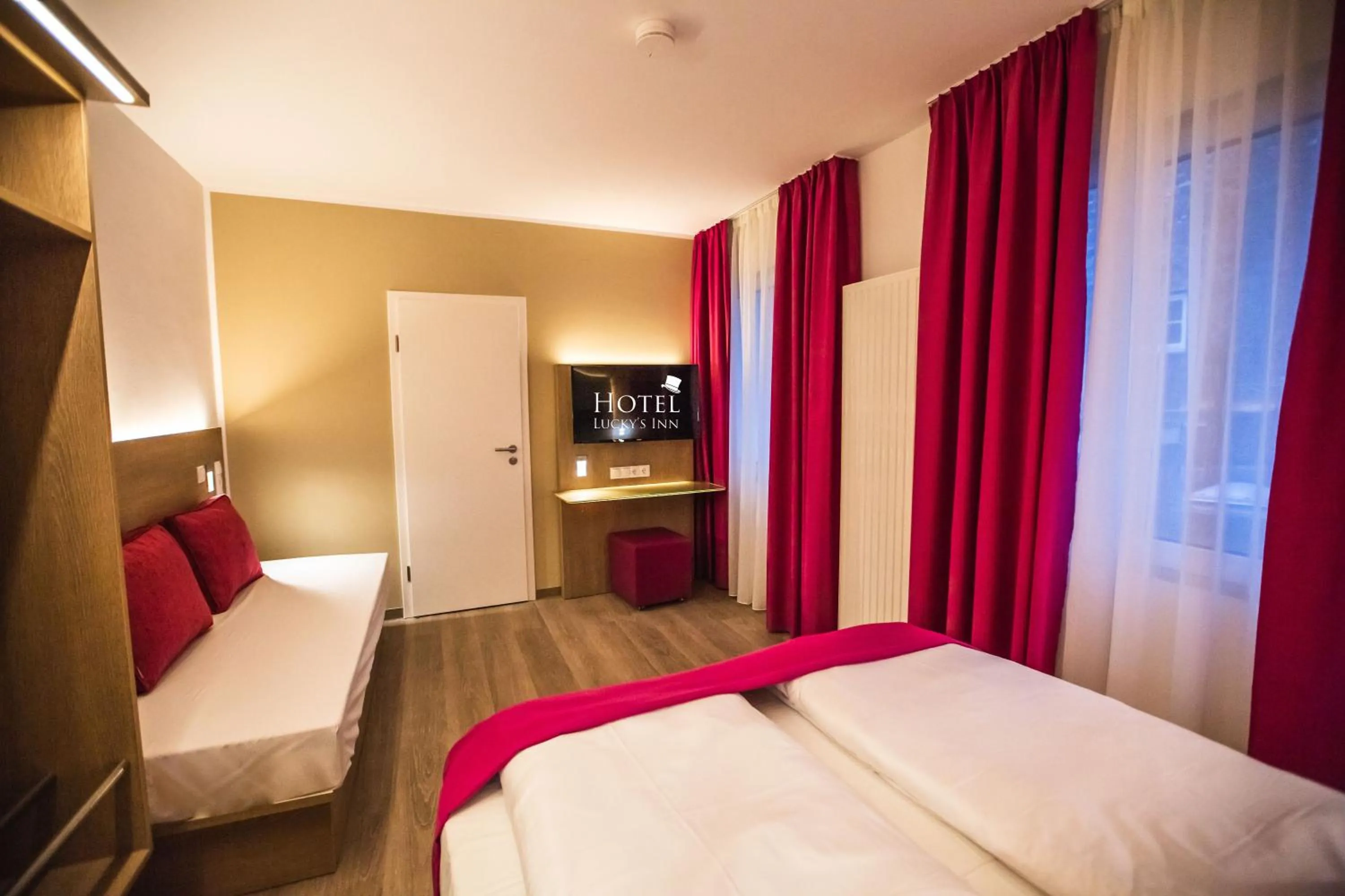 Decorative detail, Bed in Hotel Luckys Inn