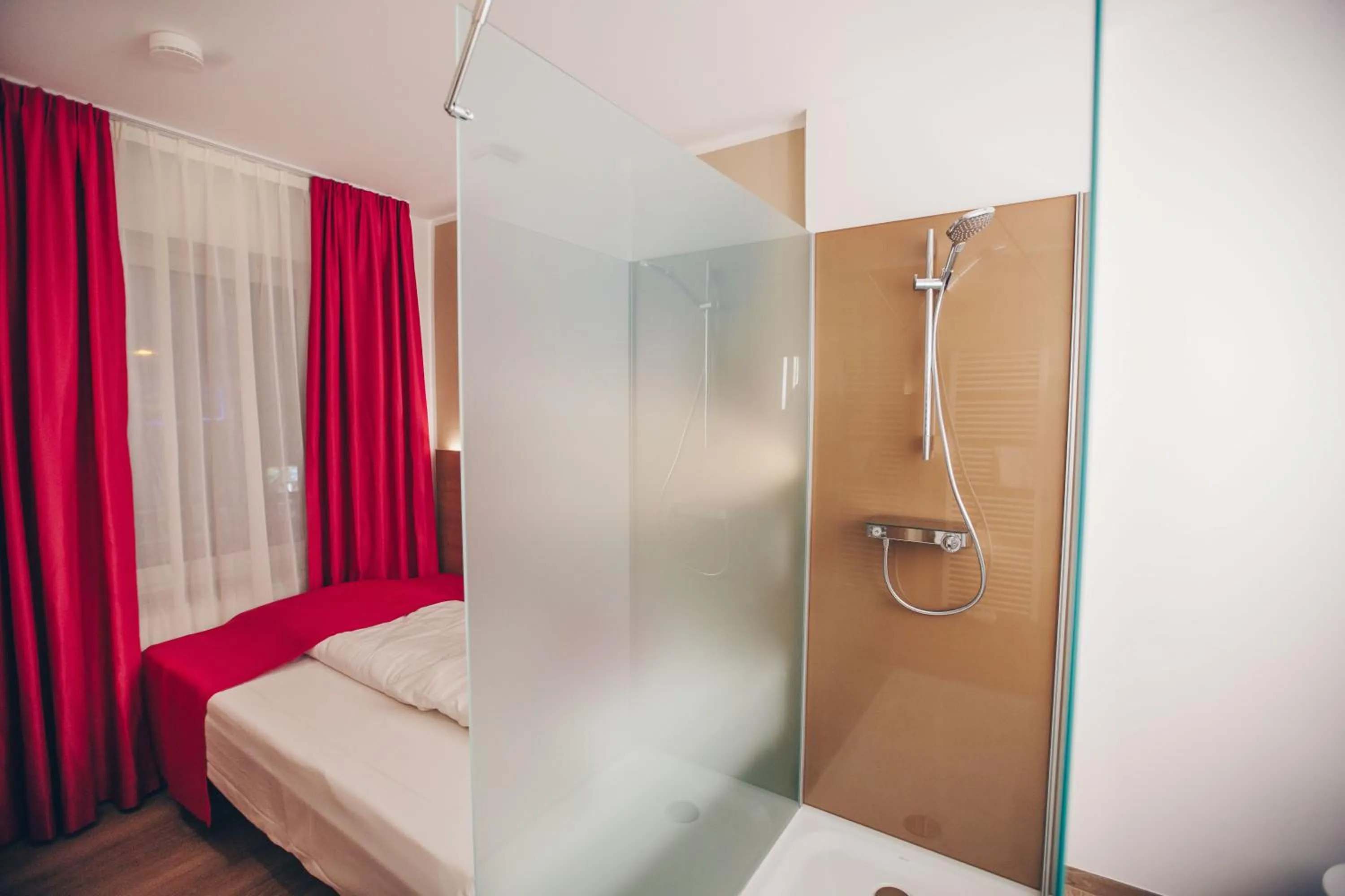 Decorative detail, Bed in Hotel Luckys Inn