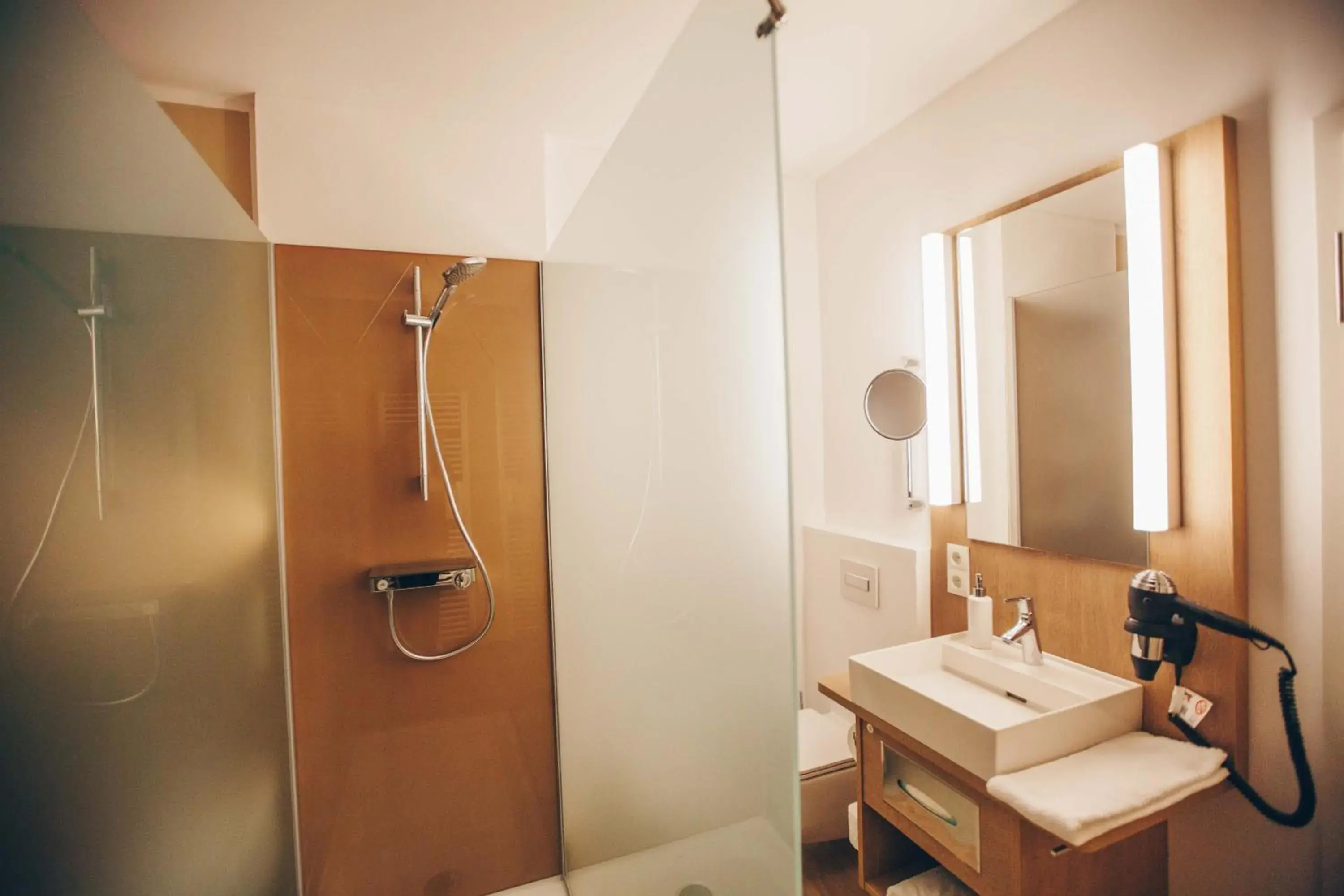 Single Room with Private Bathroom in Hotel Luckys Inn Single Room with Private Bathroom in Hotel Luckys Inn