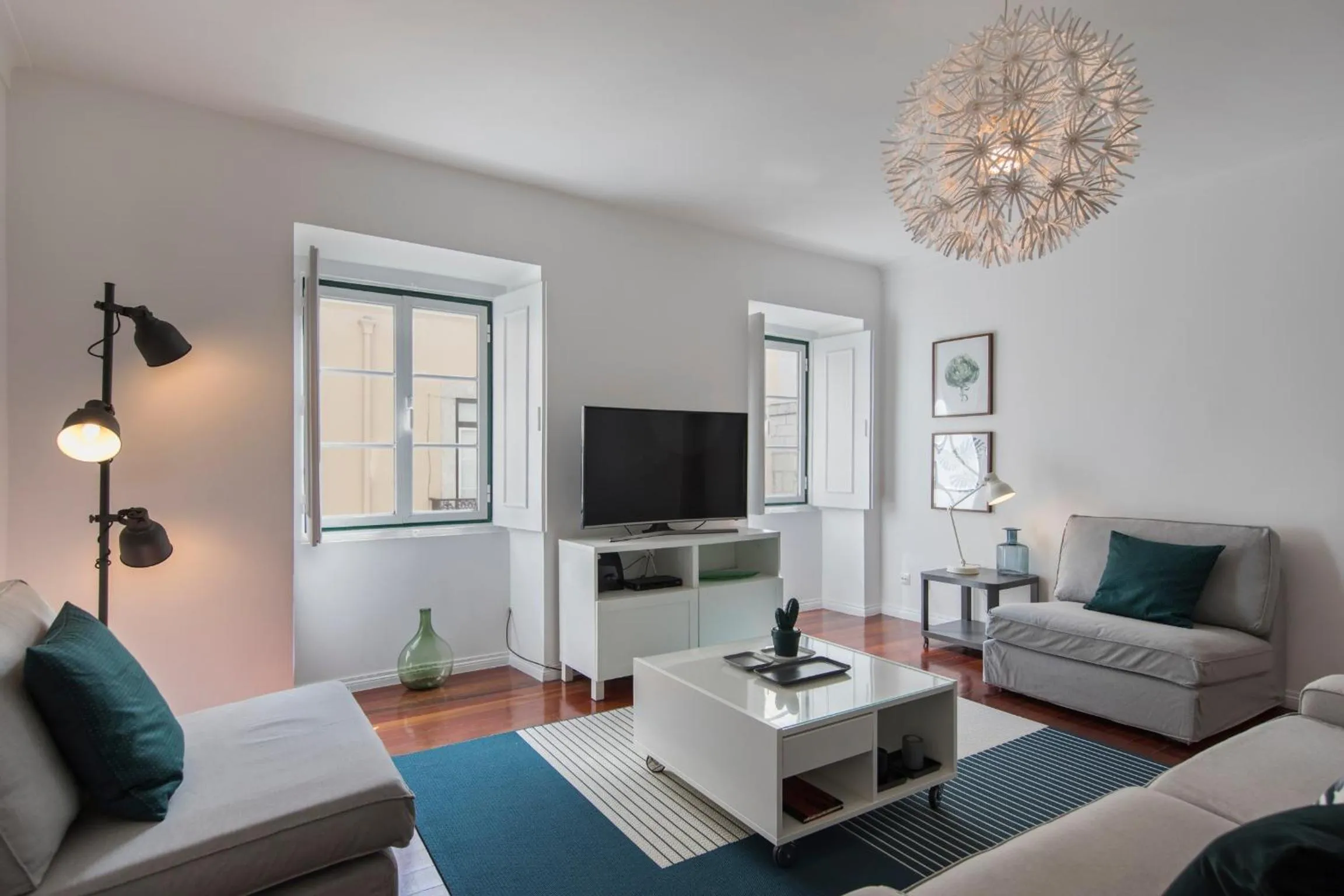 Bica Patio 3BDR Duplex by LovelyStay