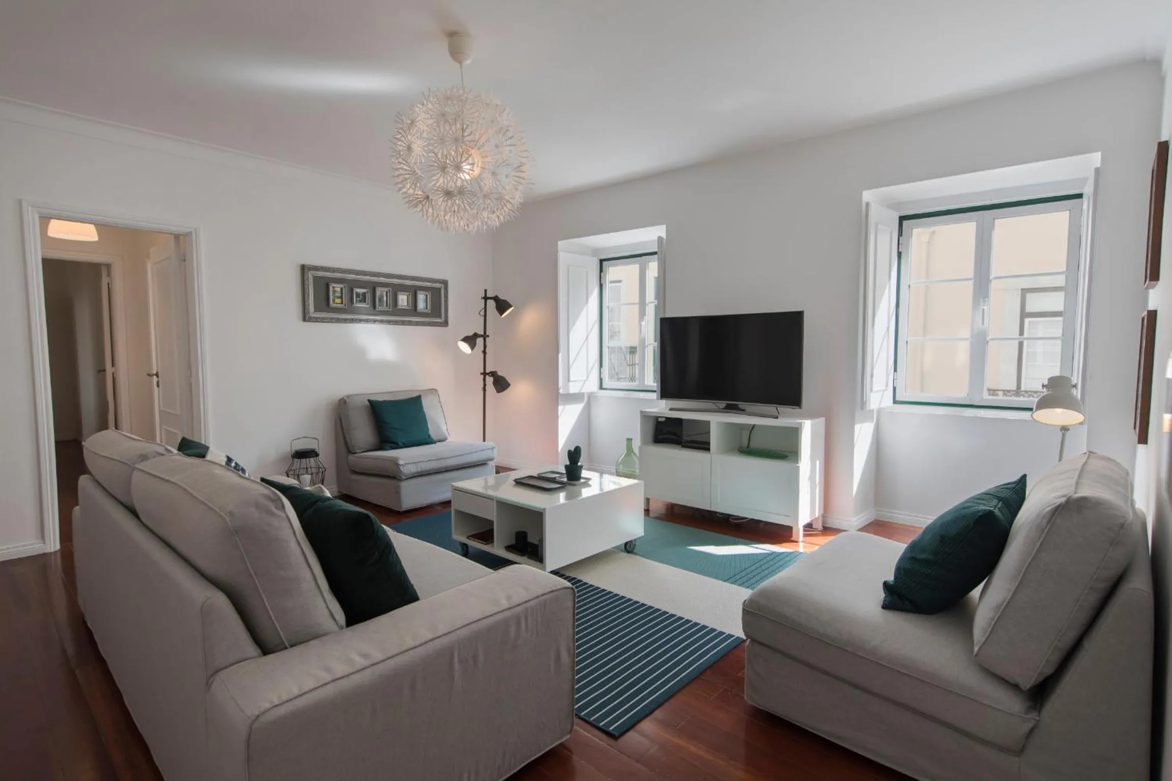 Bica Patio 3BDR Duplex by LovelyStay