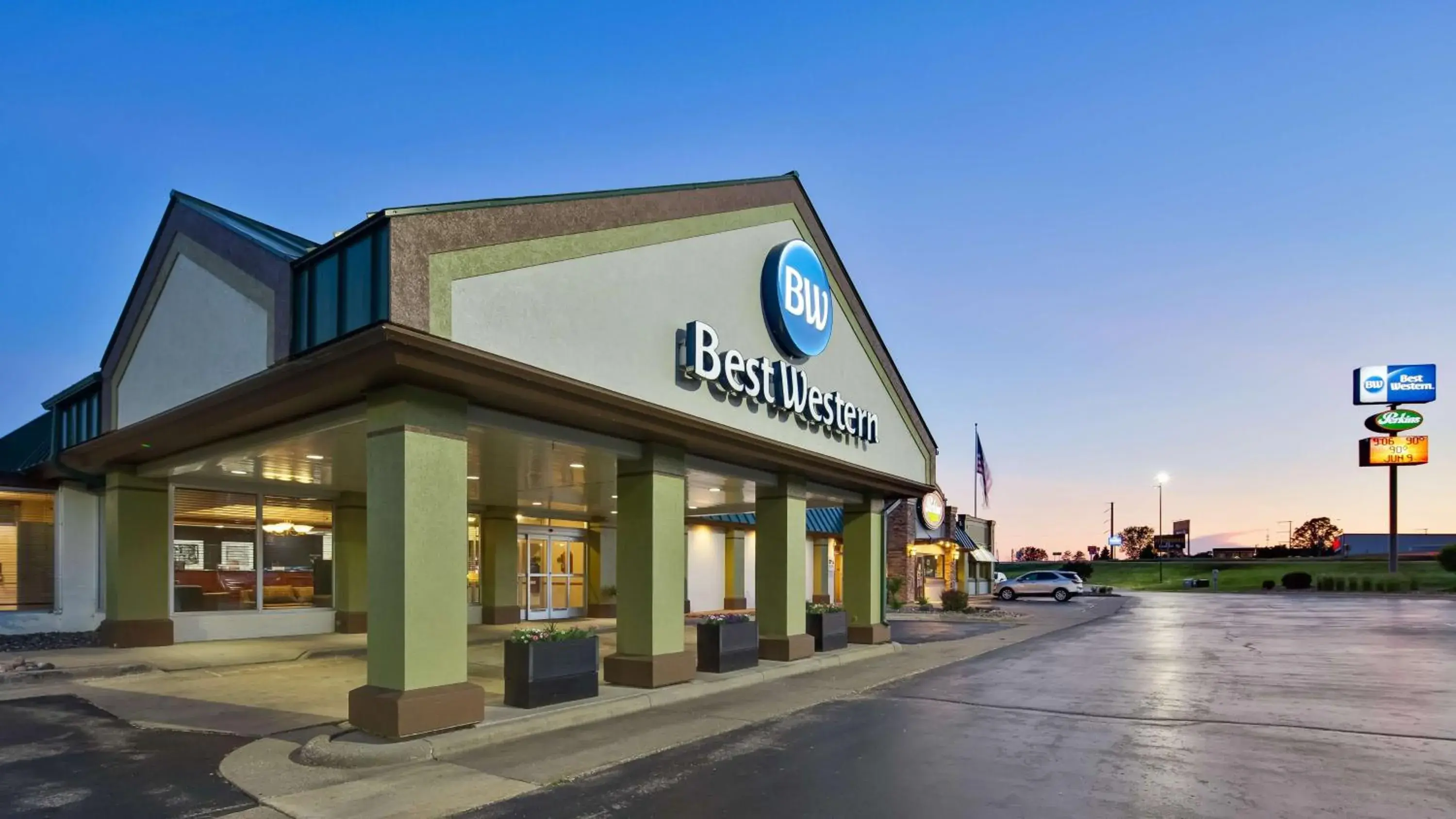 Property building in Best Western Tomah Hotel Property building in Best Western Tomah Hotel