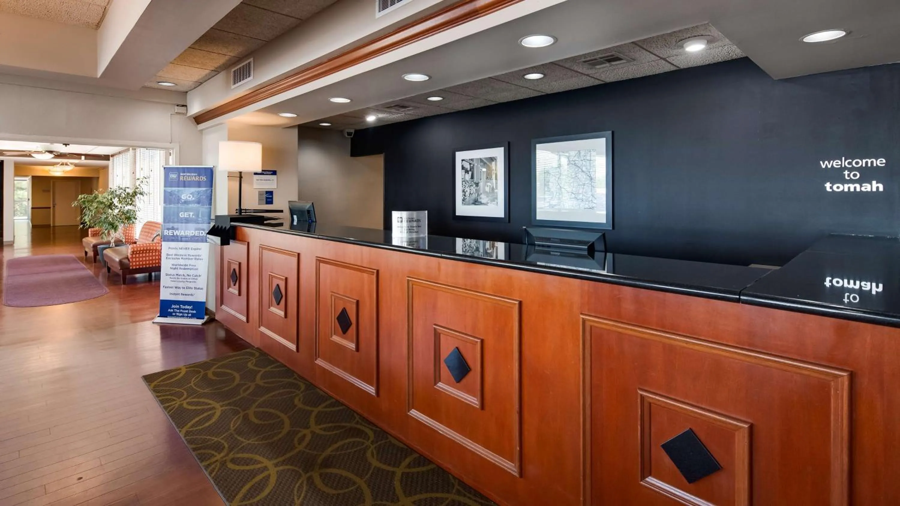 Lobby or reception in Best Western Tomah Hotel