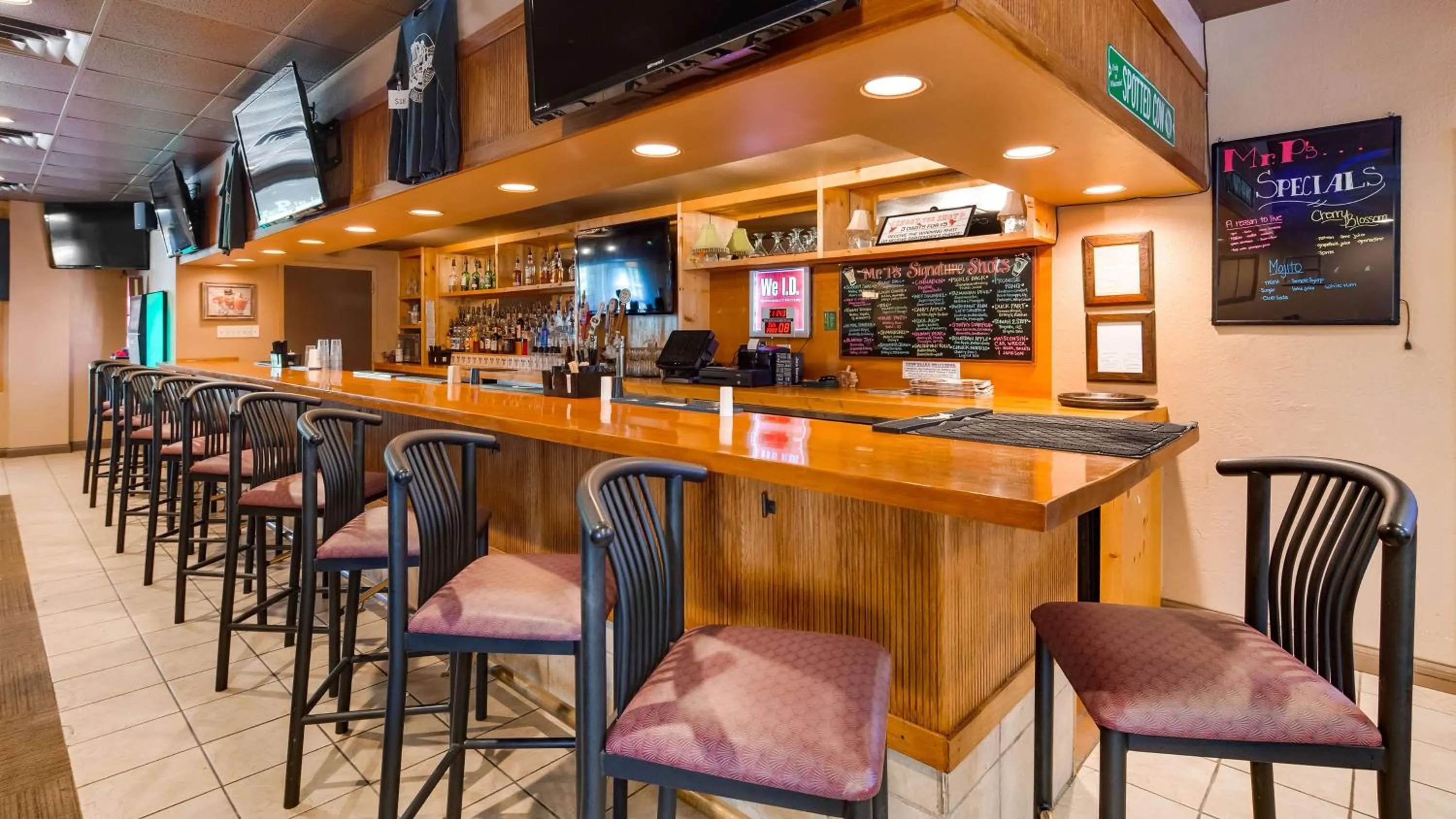 Lounge or bar in Best Western Tomah Hotel