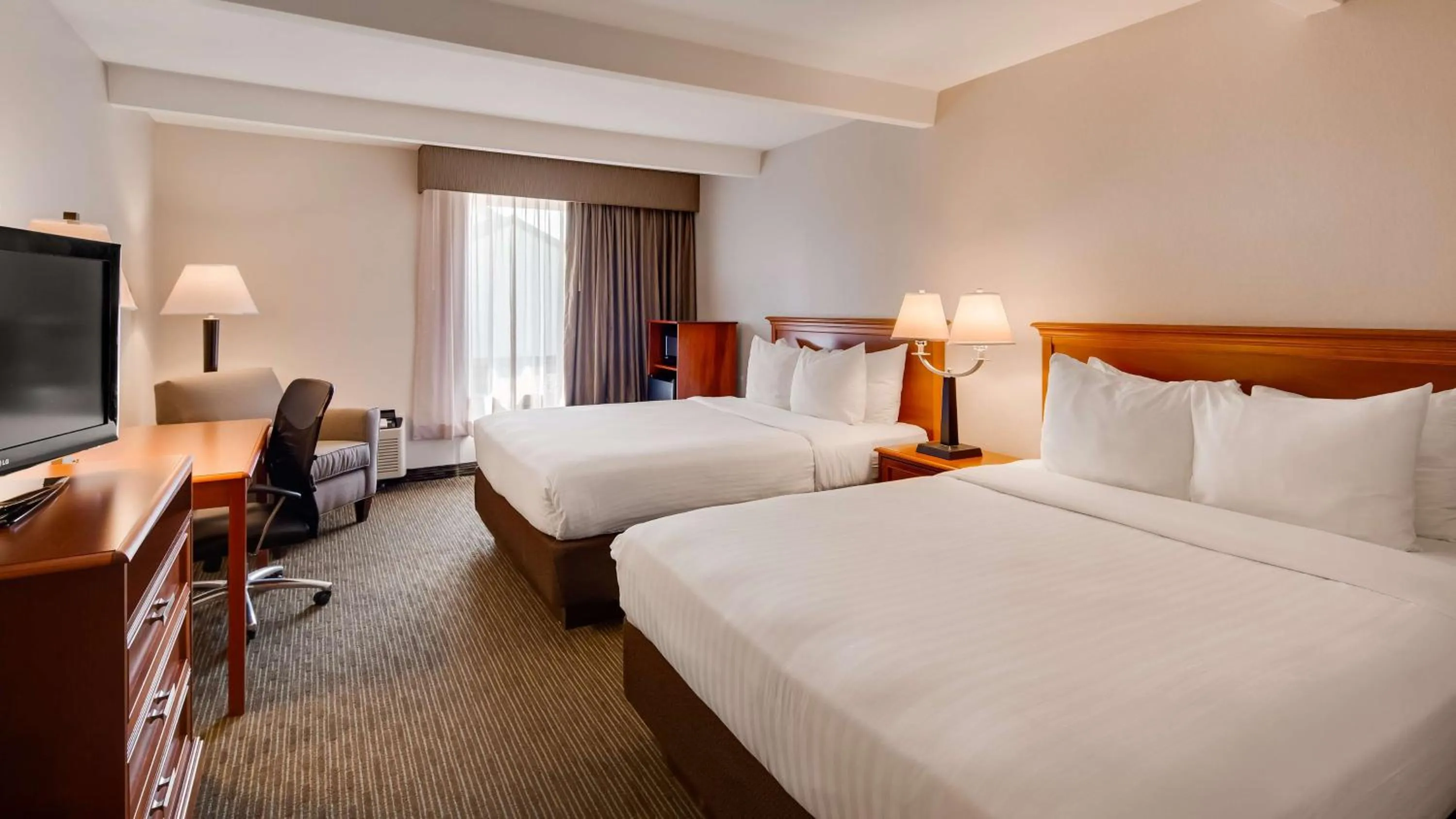 Bedroom, Bed in Best Western Tomah Hotel