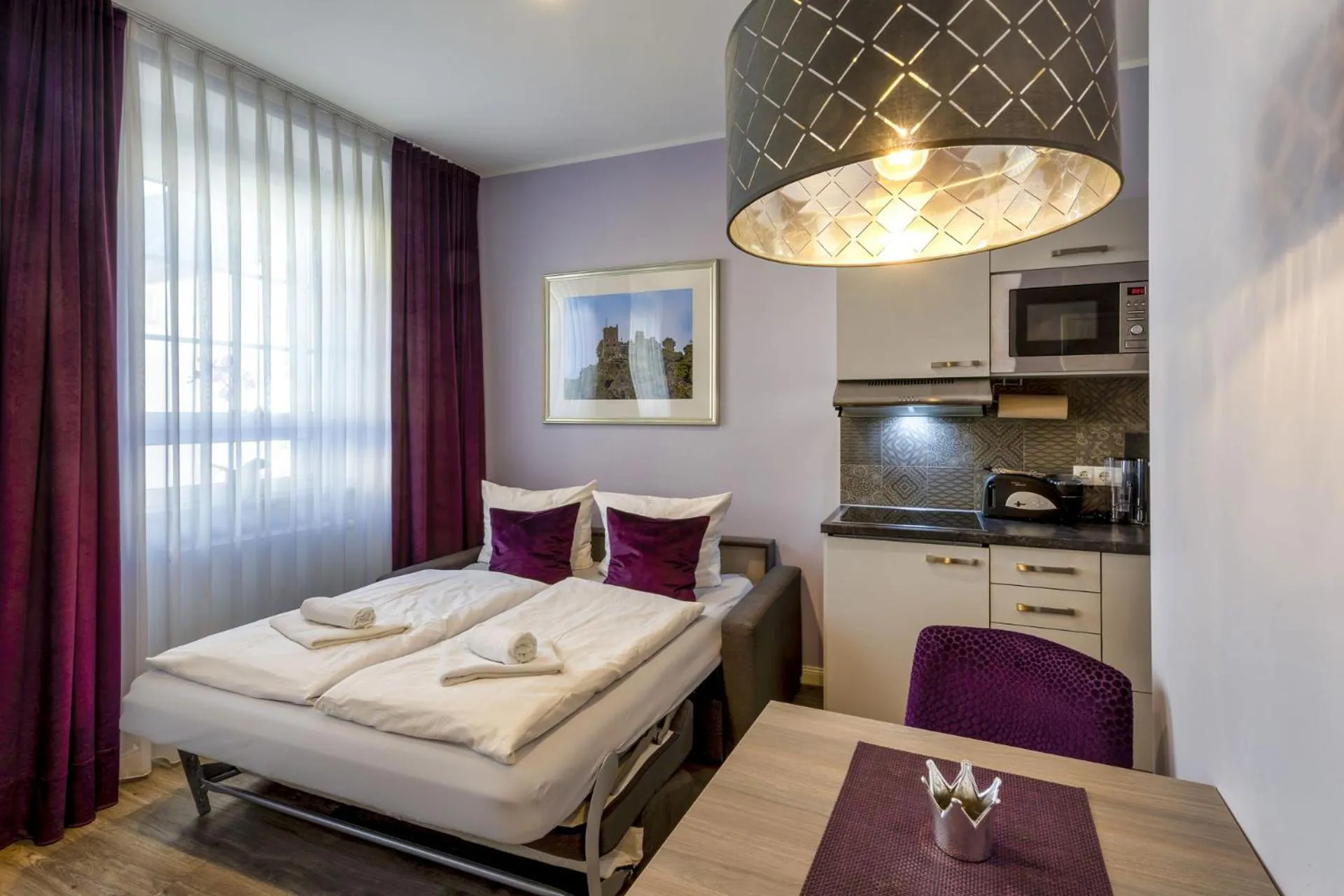 Bed in Apartmenthaus Burgenheimat in Rhens bei Koblenz