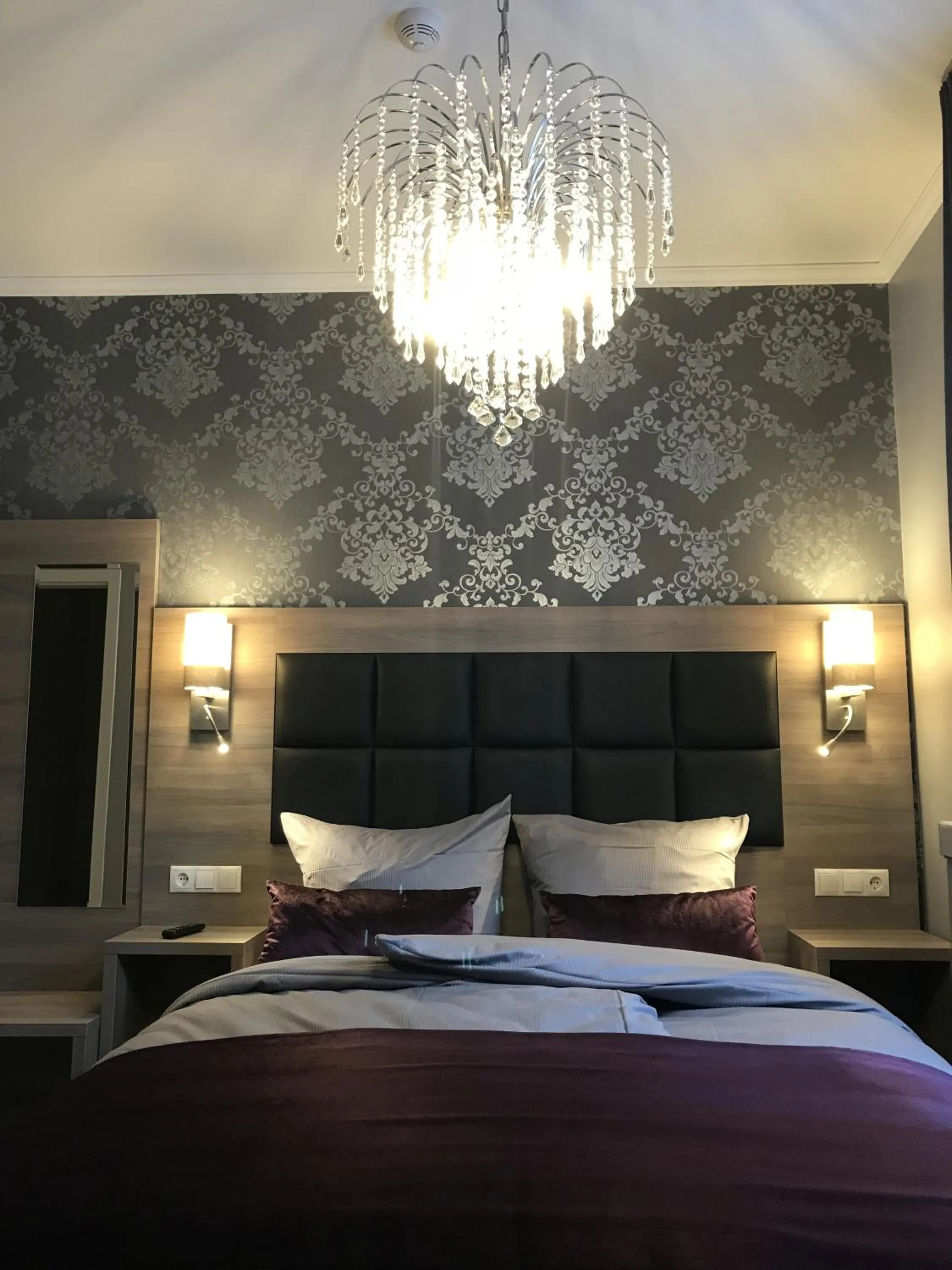 Bed in Apartmenthaus Burgenheimat in Rhens bei Koblenz