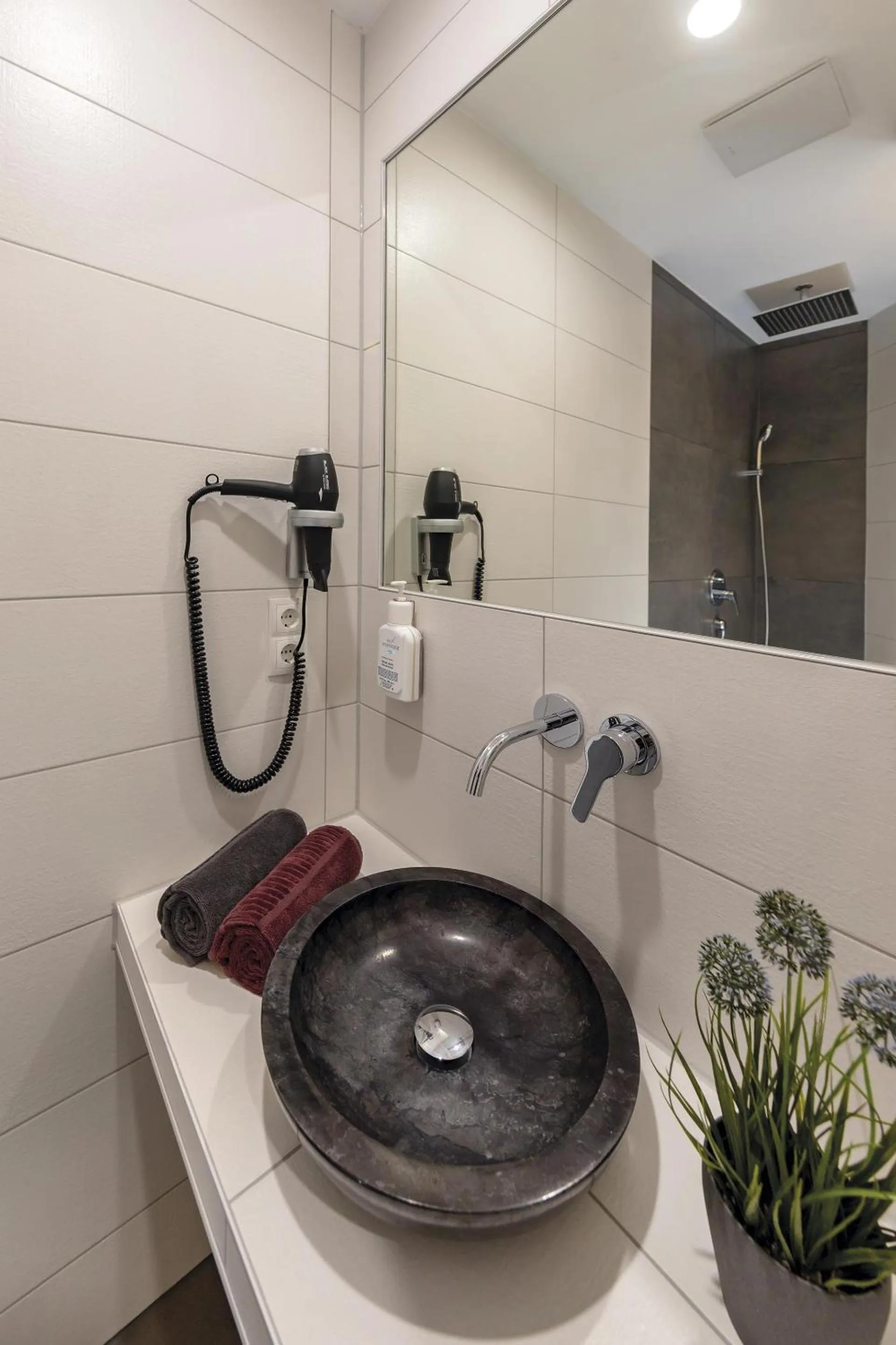 Shower in Apartmenthaus Burgenheimat in Rhens bei Koblenz