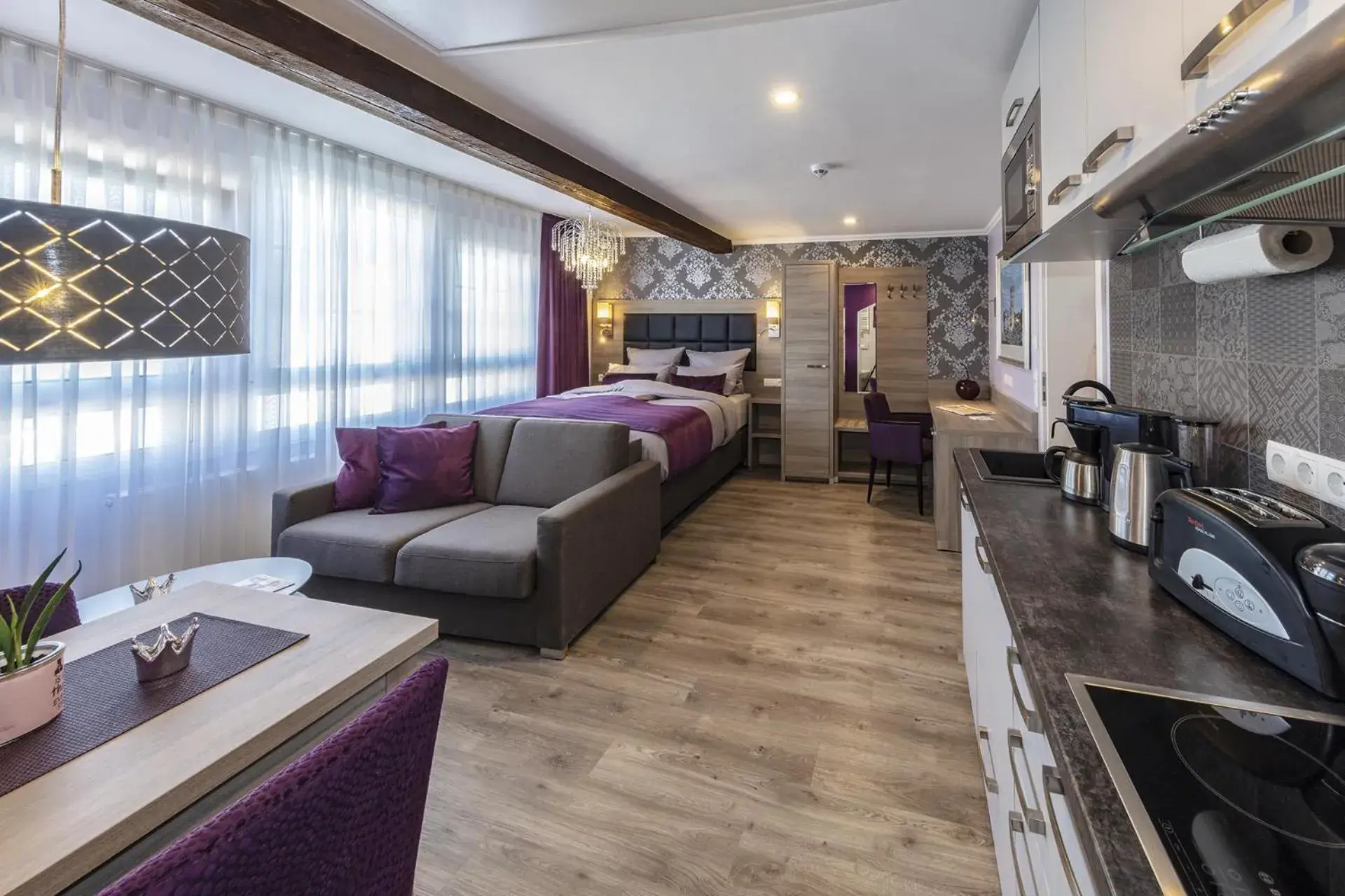 Queen Studio in Apartmenthaus Burgenheimat in Rhens bei Koblenz Queen Studio in Apartmenthaus Burgenheimat in Rhens bei Koblenz