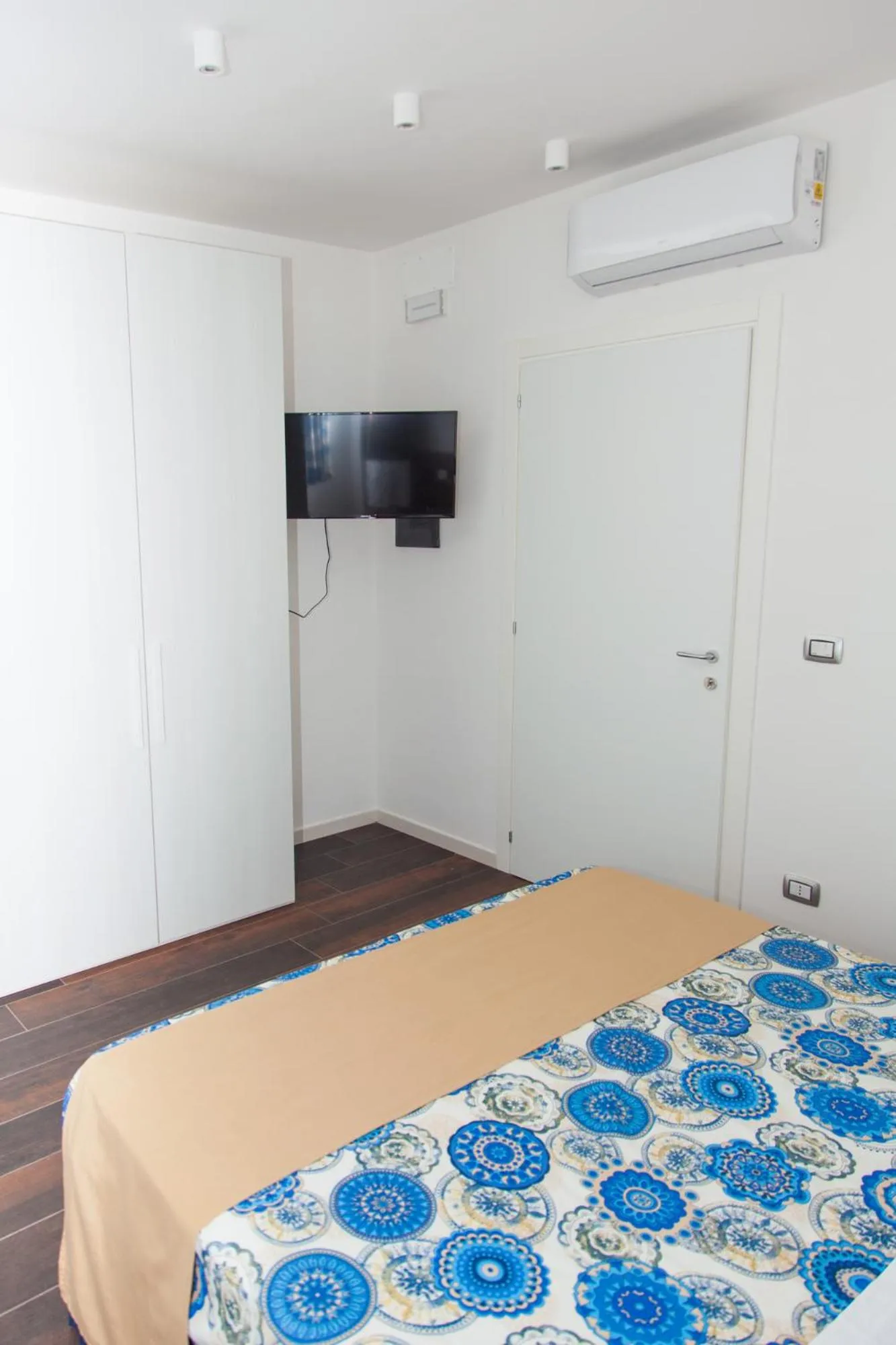 Shower, Bed in Casa Restino