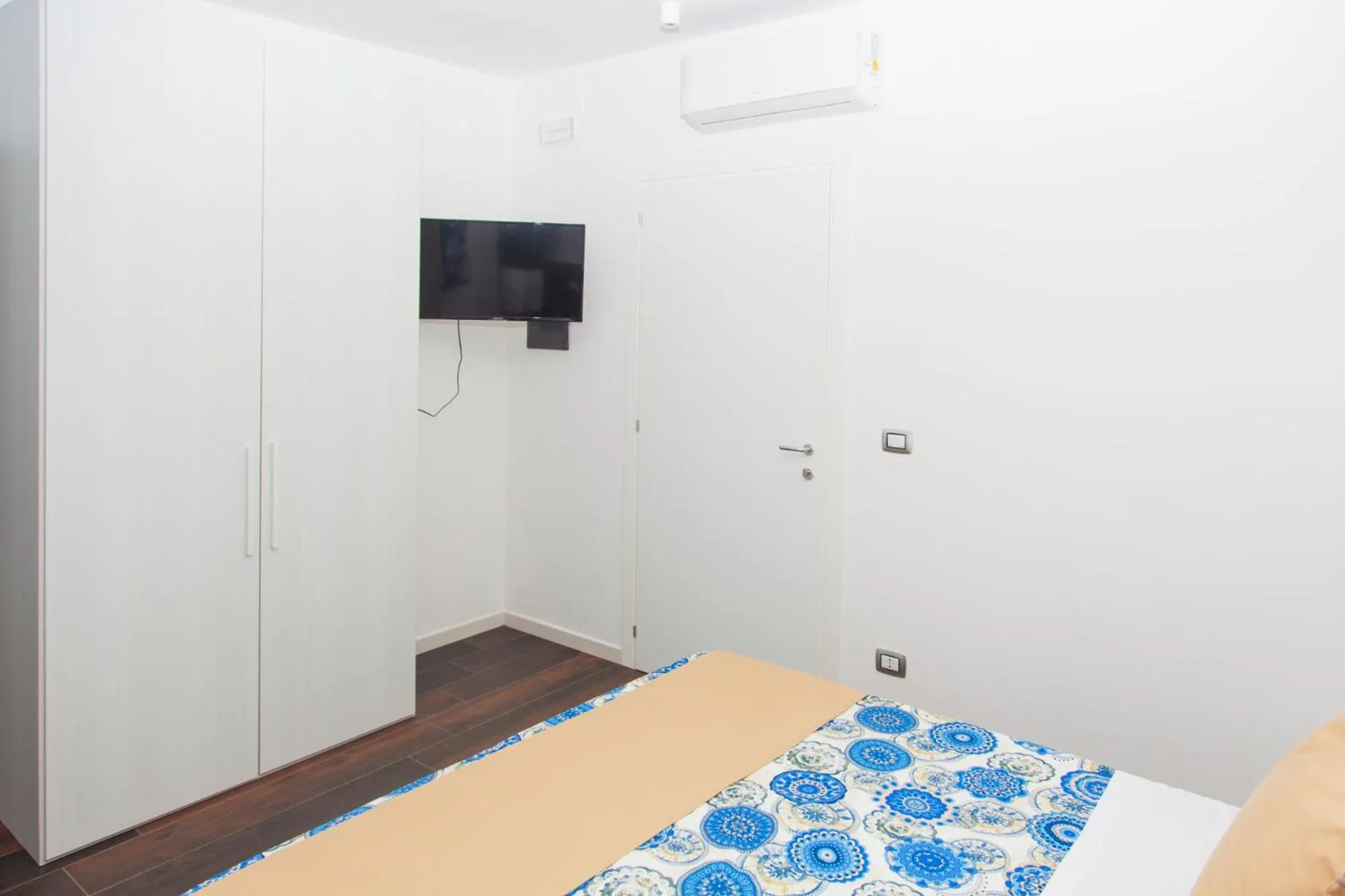 Shower, Bed in Casa Restino