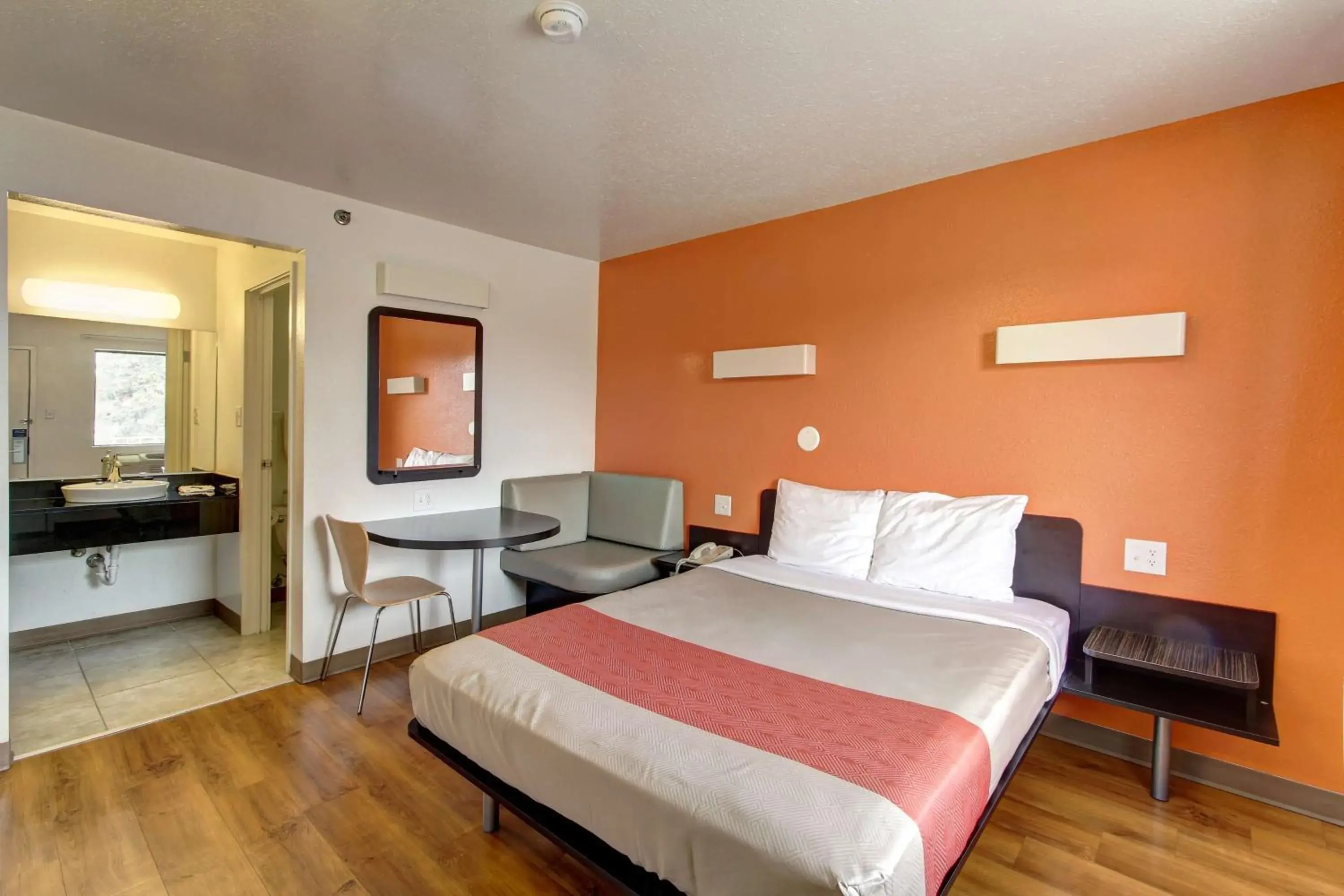 Photo of the whole room, Bed in Motel 6-Amherst, OH - Cleveland West - Lorain Photo of the whole room, Bed in Motel 6-Amherst, OH - Cleveland West - Lorain