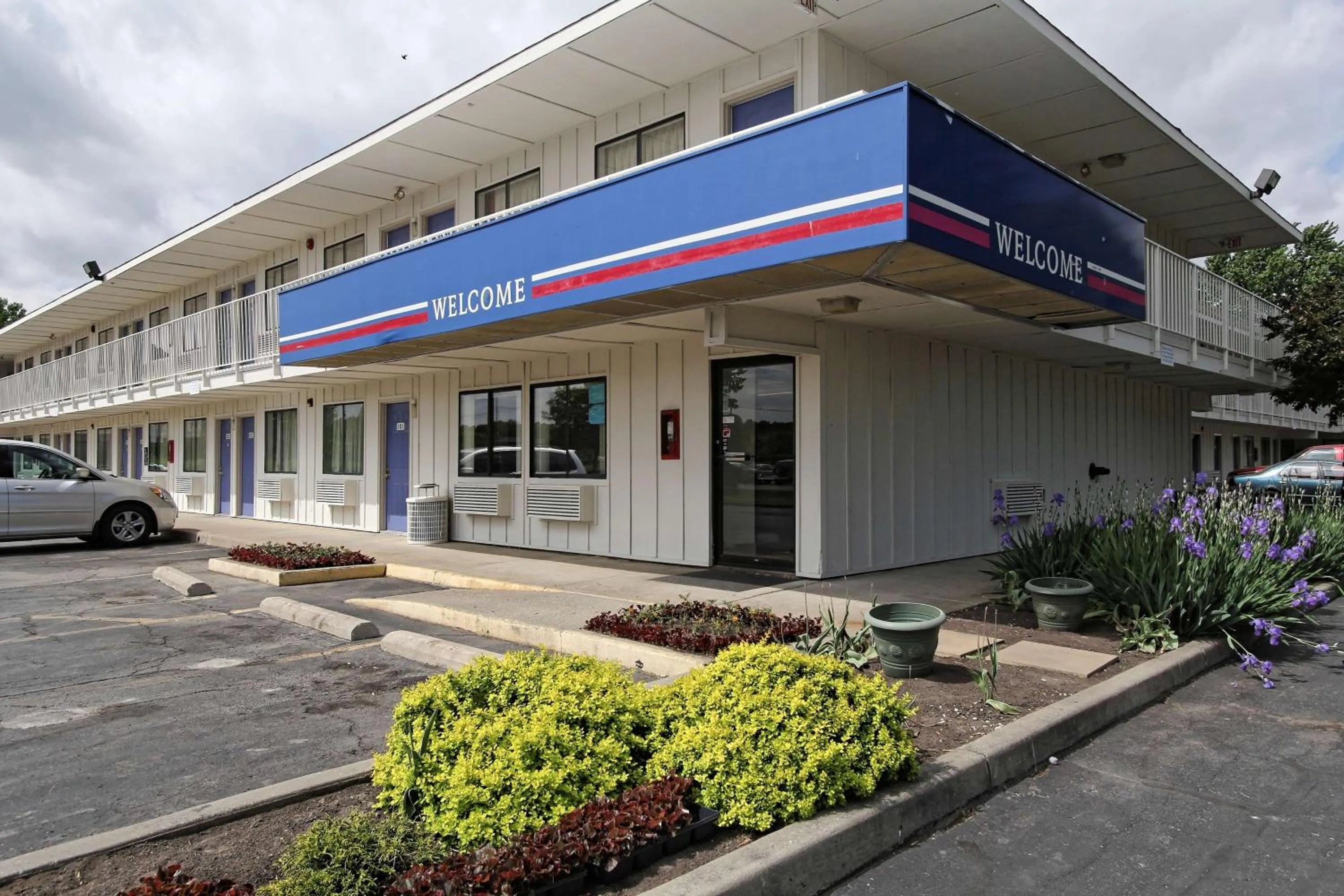 Property building in Motel 6-Amherst, OH - Cleveland West - Lorain