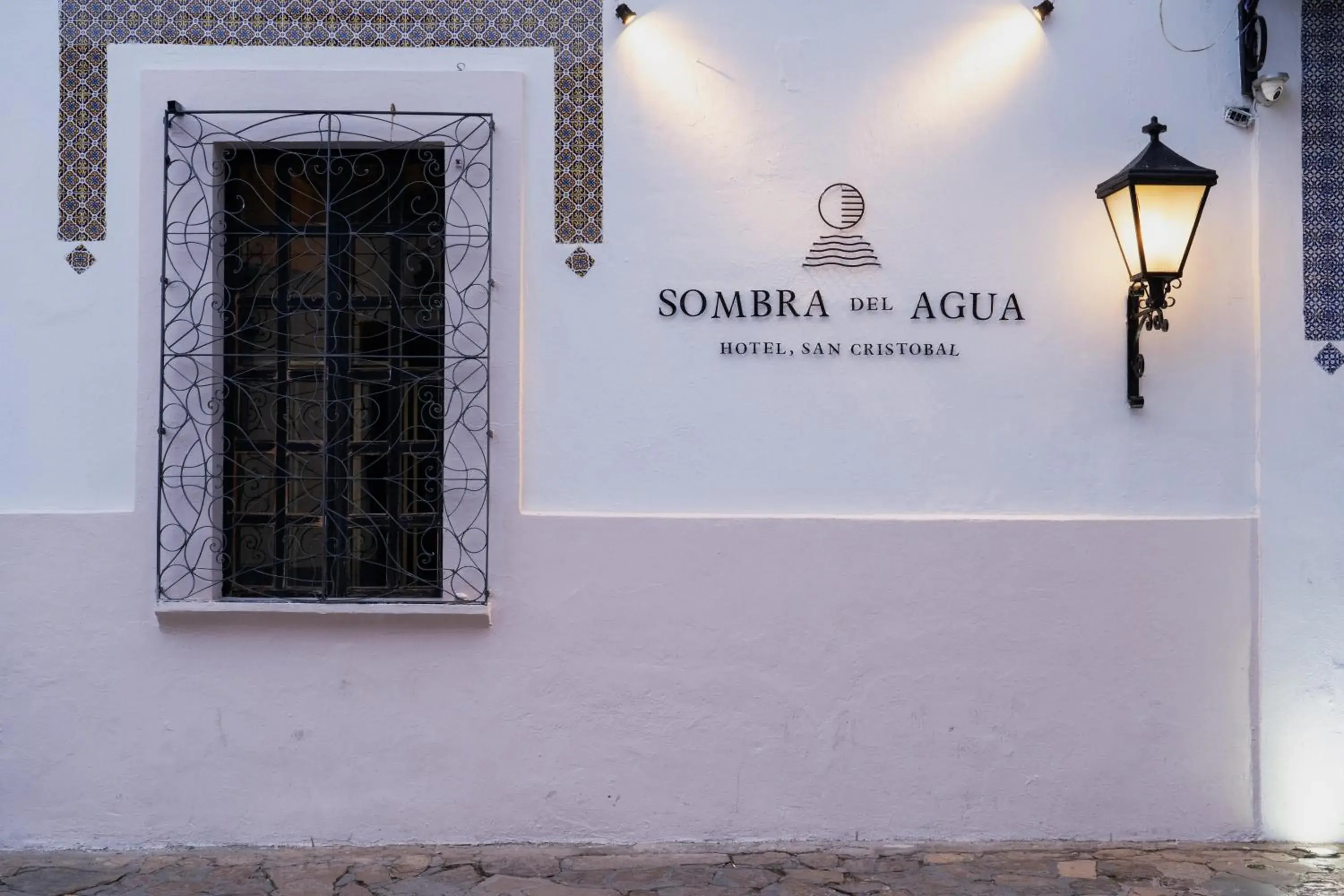 Property building in Sombra del Agua Property building in Sombra del Agua